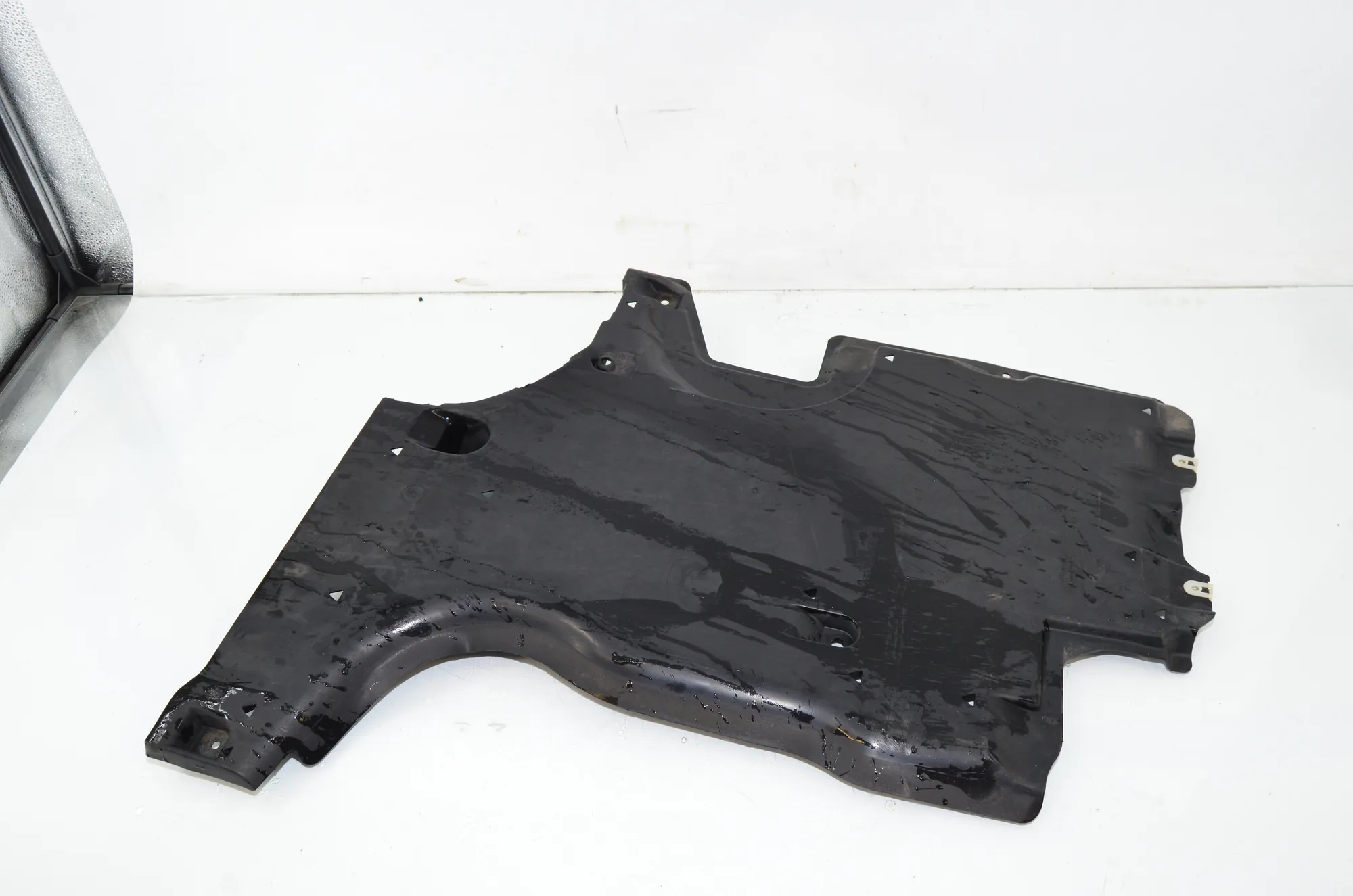 Rear Right Underbody Cover – OEM 7397582 · BMW 5 (G30) (2016 - -) M 550 d xDrive 2020 – 2