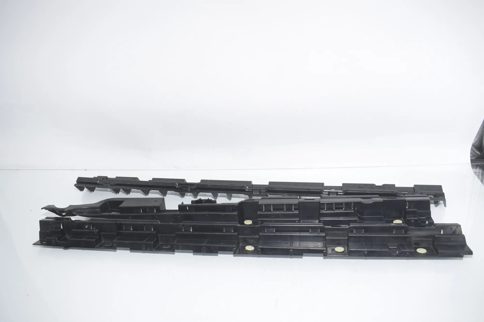 Sideskirt Bracket – OEM 7184777 · BMW 5 Touring (F11) 530 d xDrive 2011