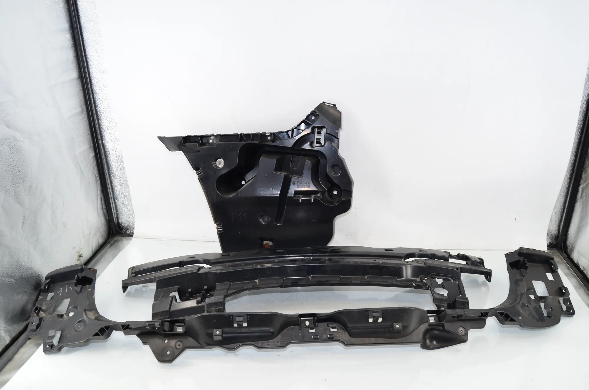 Rear Bumper Middle Bracket – OEM 7207109 · BMW 5 Touring (F11) 530 d xDrive 2011