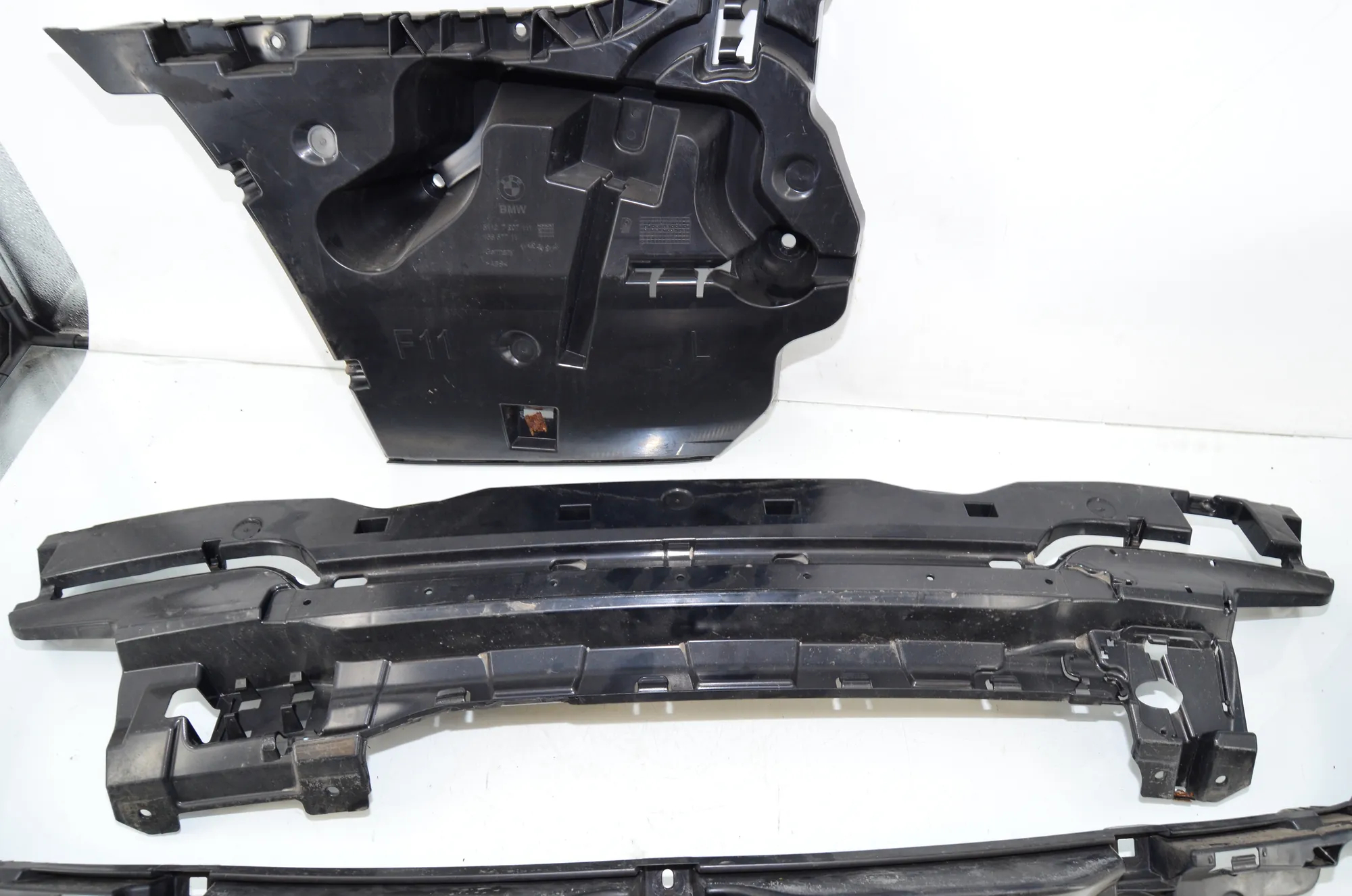 Rear Bumper Middle Bracket – OEM 7207109 · BMW 5 Touring (F11) 530 d xDrive 2011 – 3