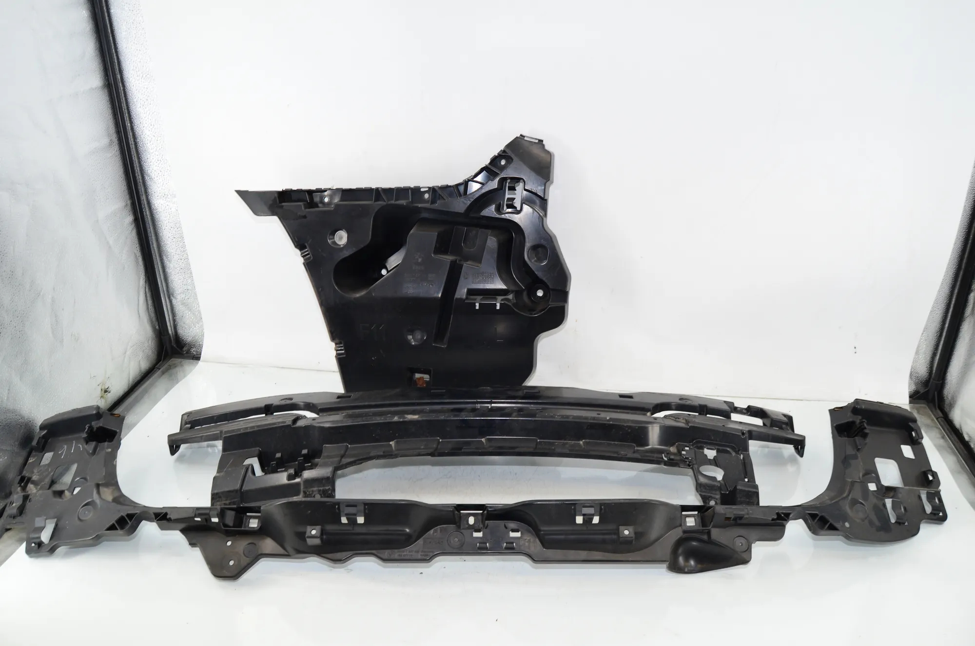 Rear Bumper Middle Bracket – OEM 7207109 · BMW 5 Touring (F11) 530 d xDrive 2011 – 4