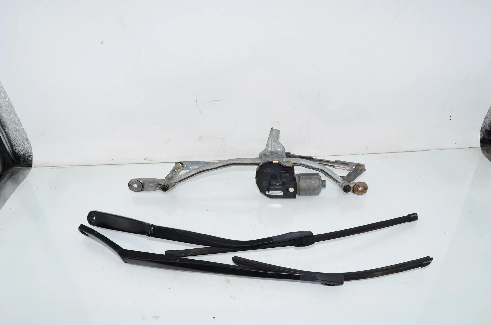 Front Windshield Wiper Mechanism – OEM 7306266 · BMW 5 Touring (F11) 530 d xDrive 2011