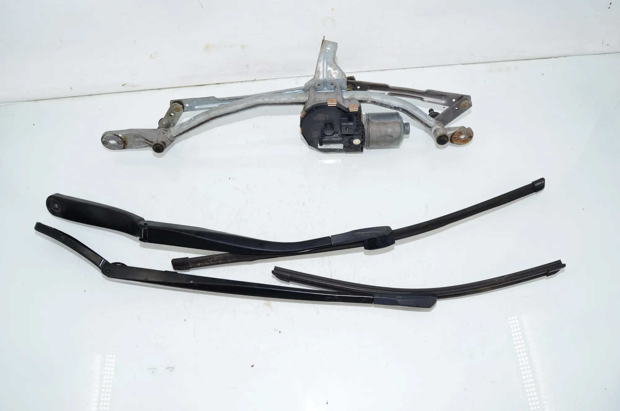Front Windshield Wiper Mechanism – OEM 7306266 · BMW 5 Touring (F11) 530 d xDrive 2011 – 3