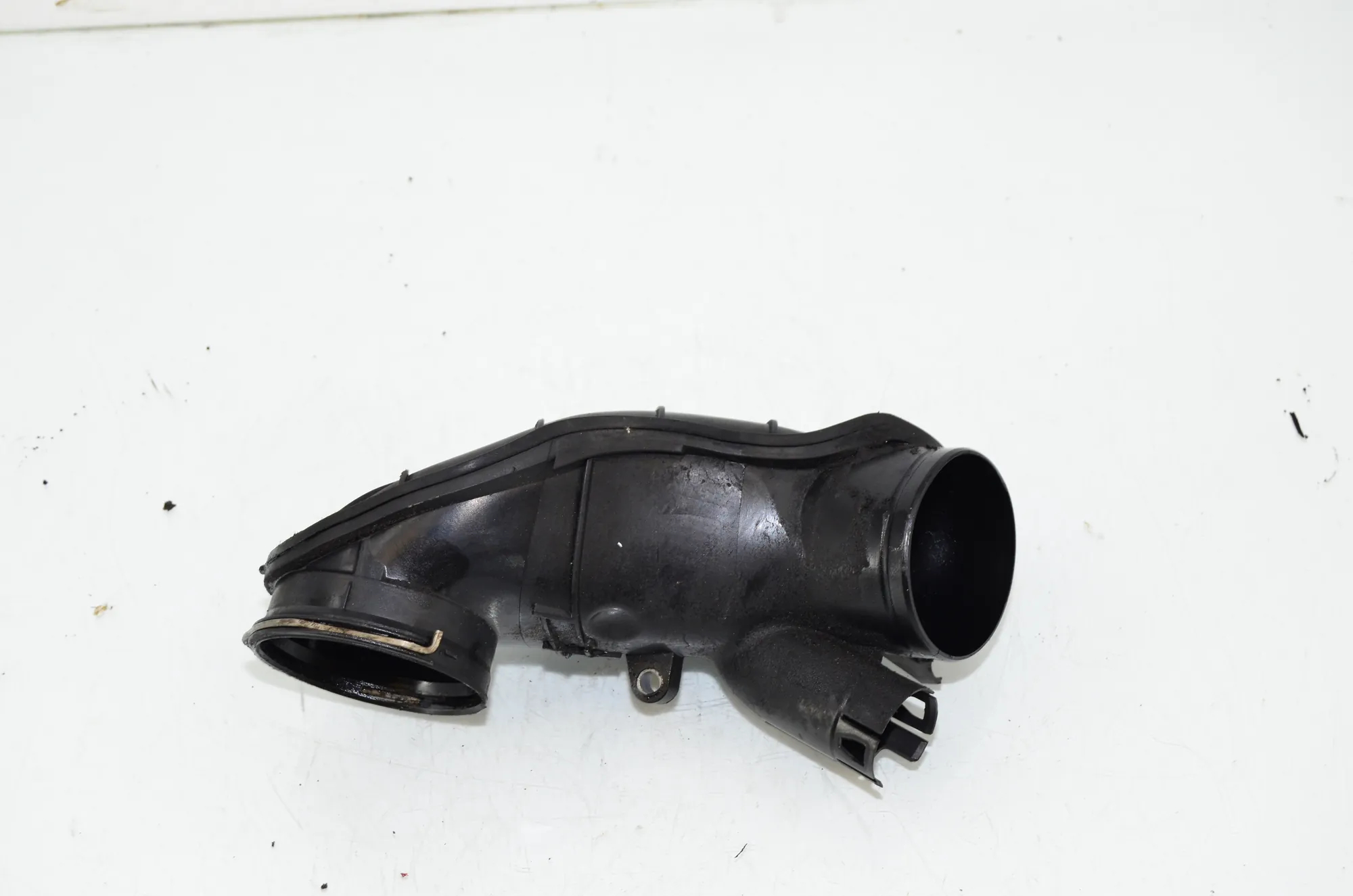 Air Intake Tube – OEM 8513459 · BMW 5 Touring (F11) 530 d xDrive 2011