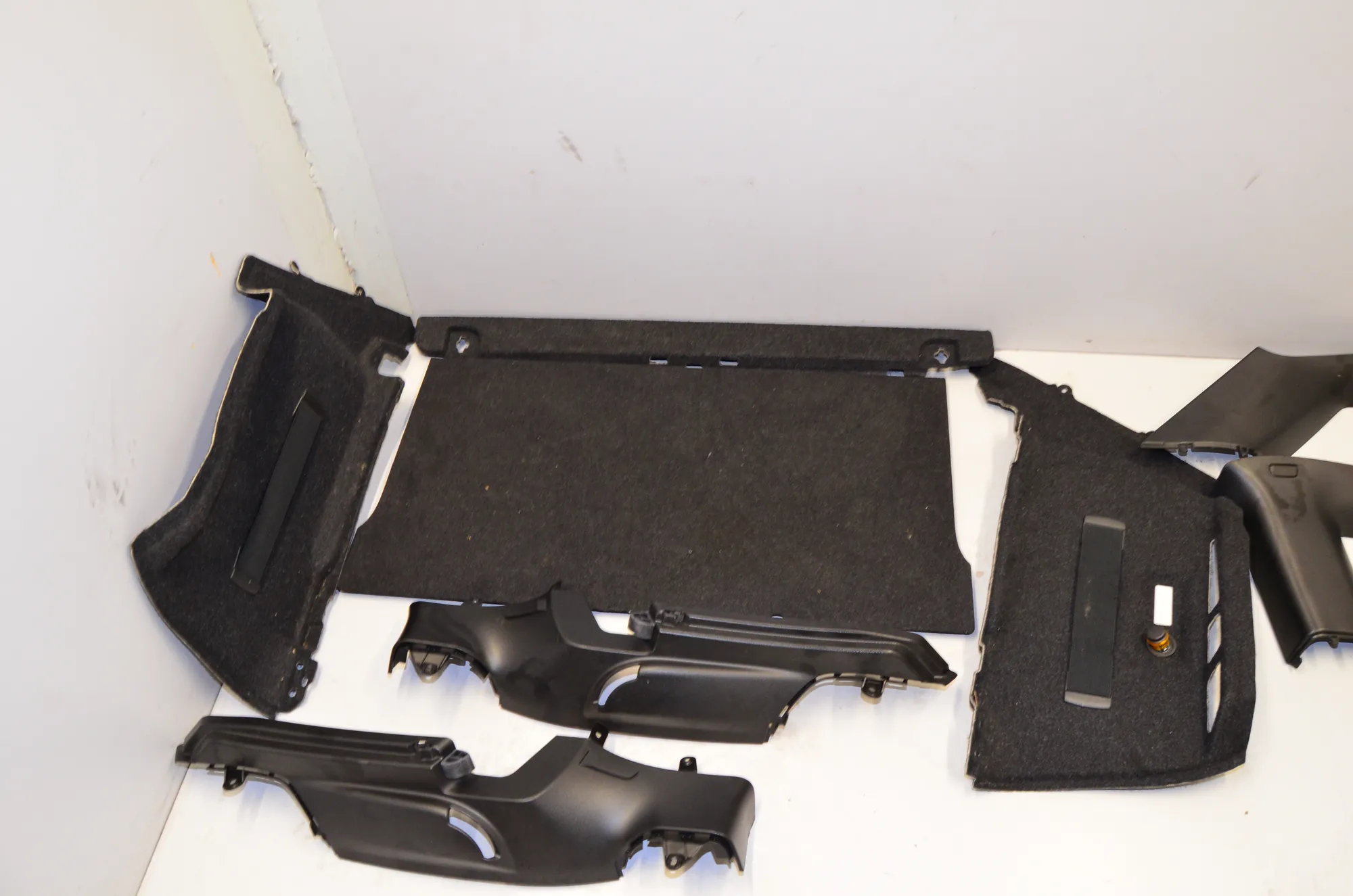 Trunk Trim Kit – OEM 7314757 · BMW i3 (I01) s Electric 2022 – 2