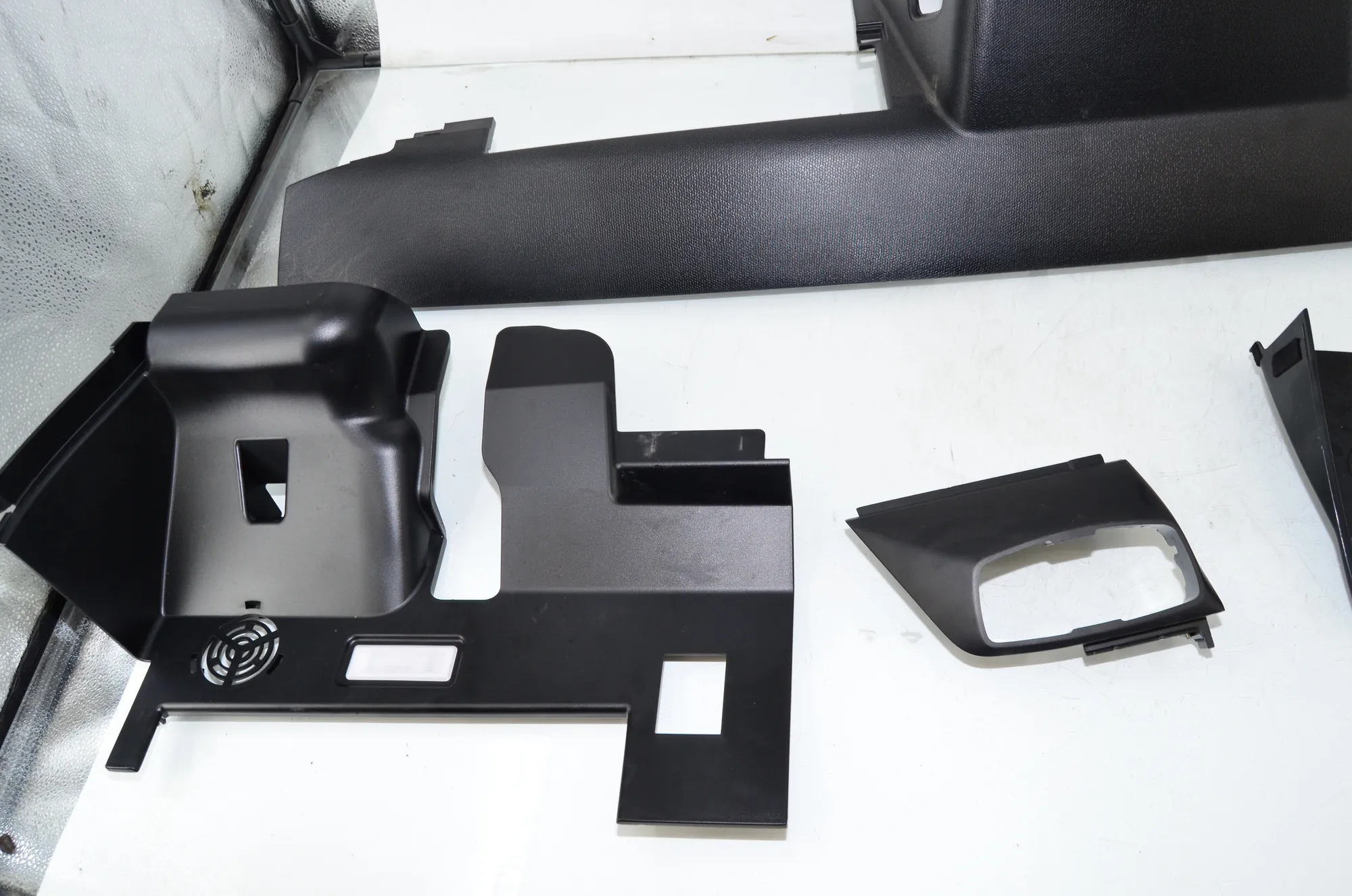Dashboard Lower Trim – OEM 9303496 · BMW i3 (I01) s Electric 2022 – 3