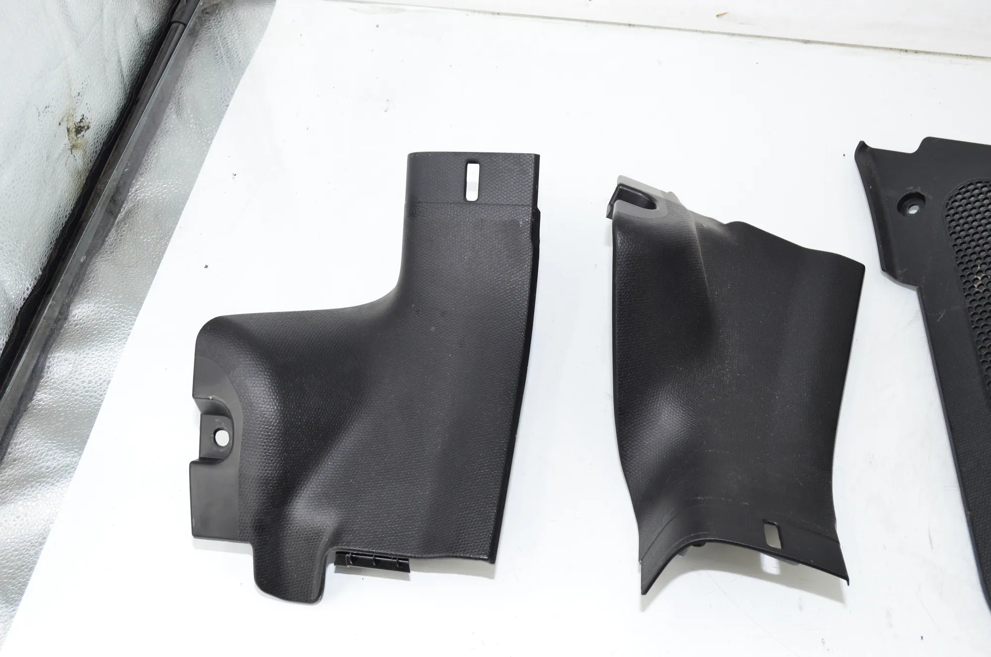 Front Right Interior Step Trim – OEM 7272417 · BMW i3 (I01) s Electric 2022 – 2