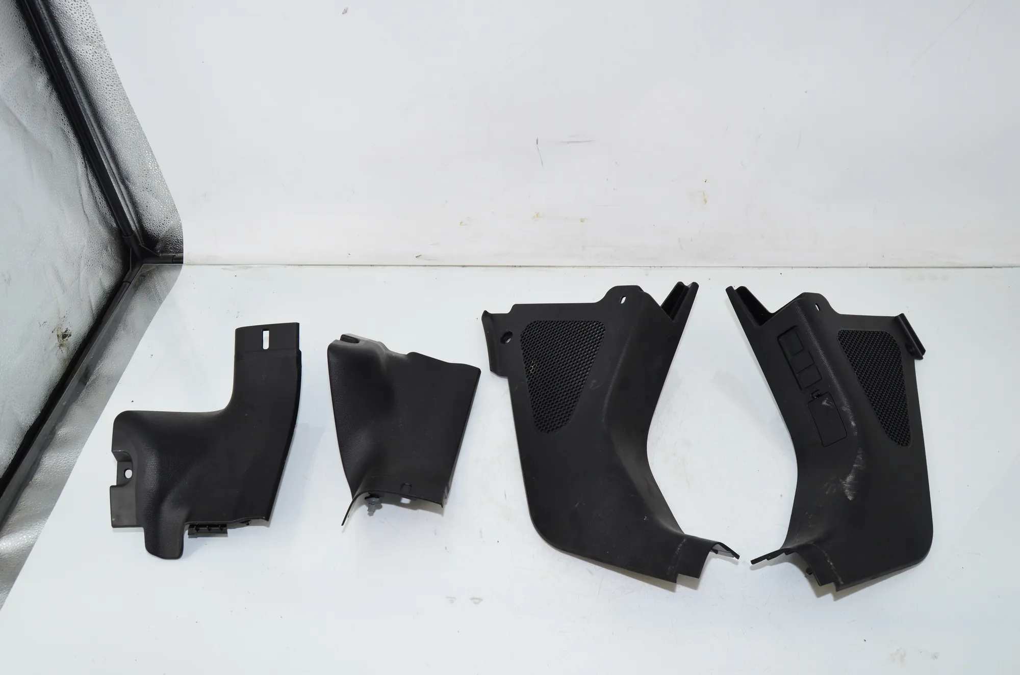 Front Right Interior Step Trim – OEM 7272417 · BMW i3 (I01) s Electric 2022