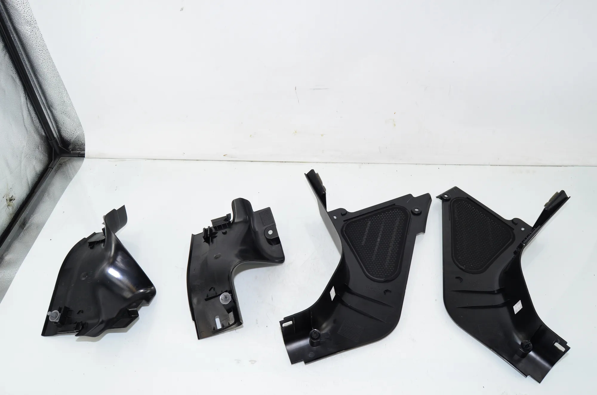 Front Right Interior Step Trim – OEM 7272417 · BMW i3 (I01) s Electric 2022 – 4