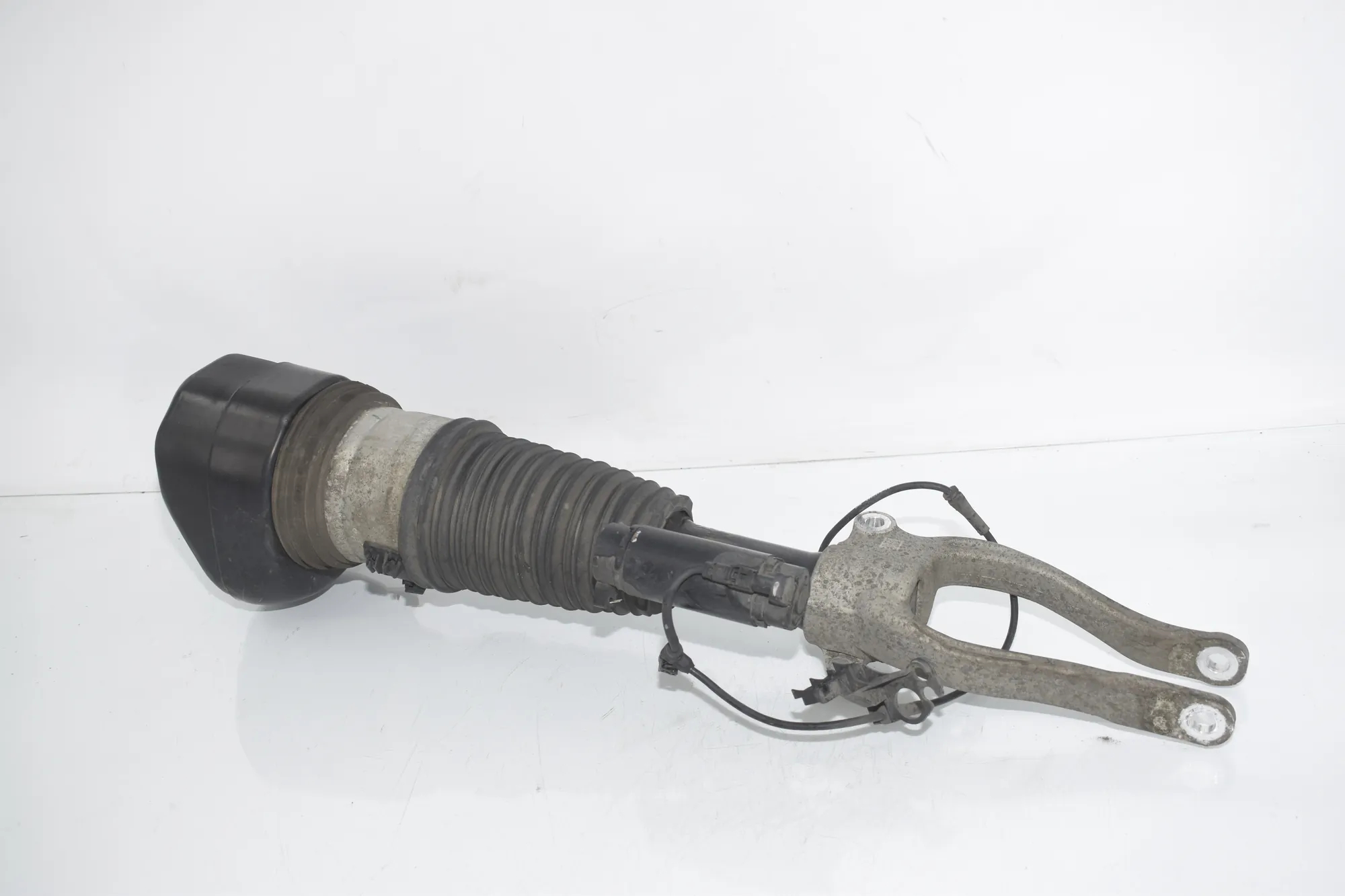 Front Left Shock Absorber – OEM 6877559 · BMW 7 (G11, G12) 750 d, Ld xDrive 2016 – 4