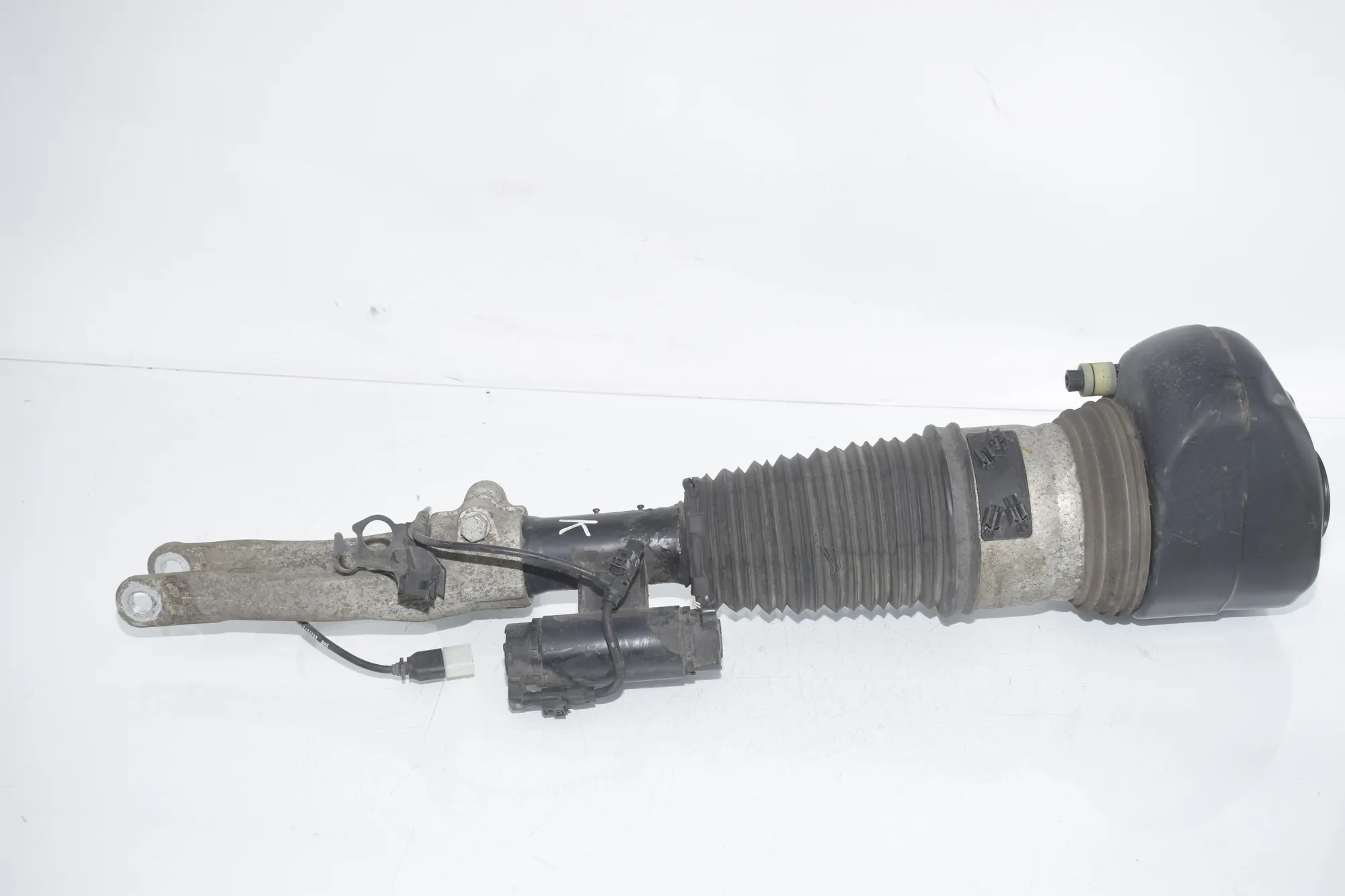 Front Left Shock Absorber – OEM 6877559 · BMW 7 (G11, G12) 750 d, Ld xDrive 2016