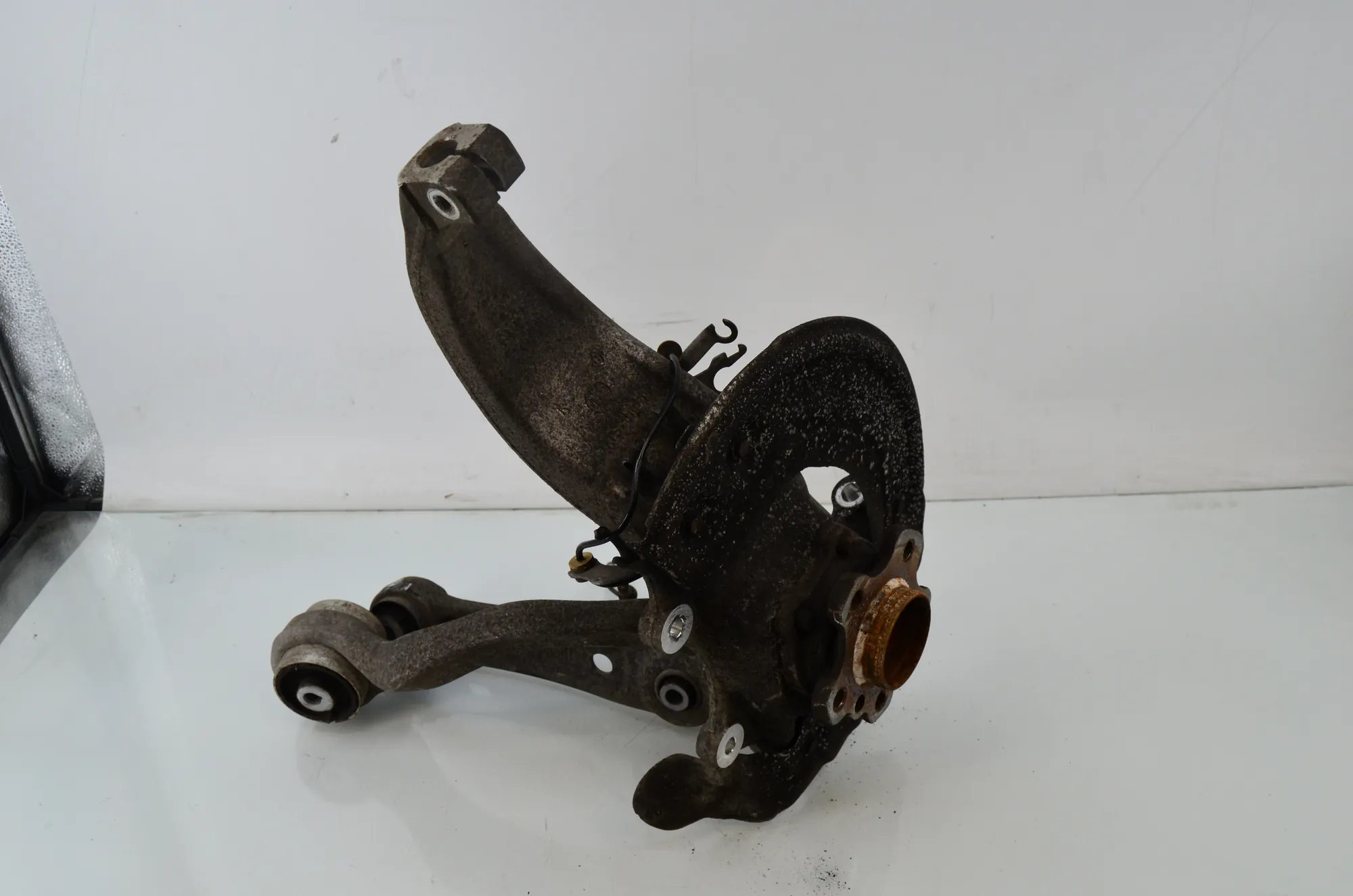 Front Right Wheel Hub – OEM 6861158 · BMW 7 (G11, G12) 750 d, Ld xDrive 2016 – 2