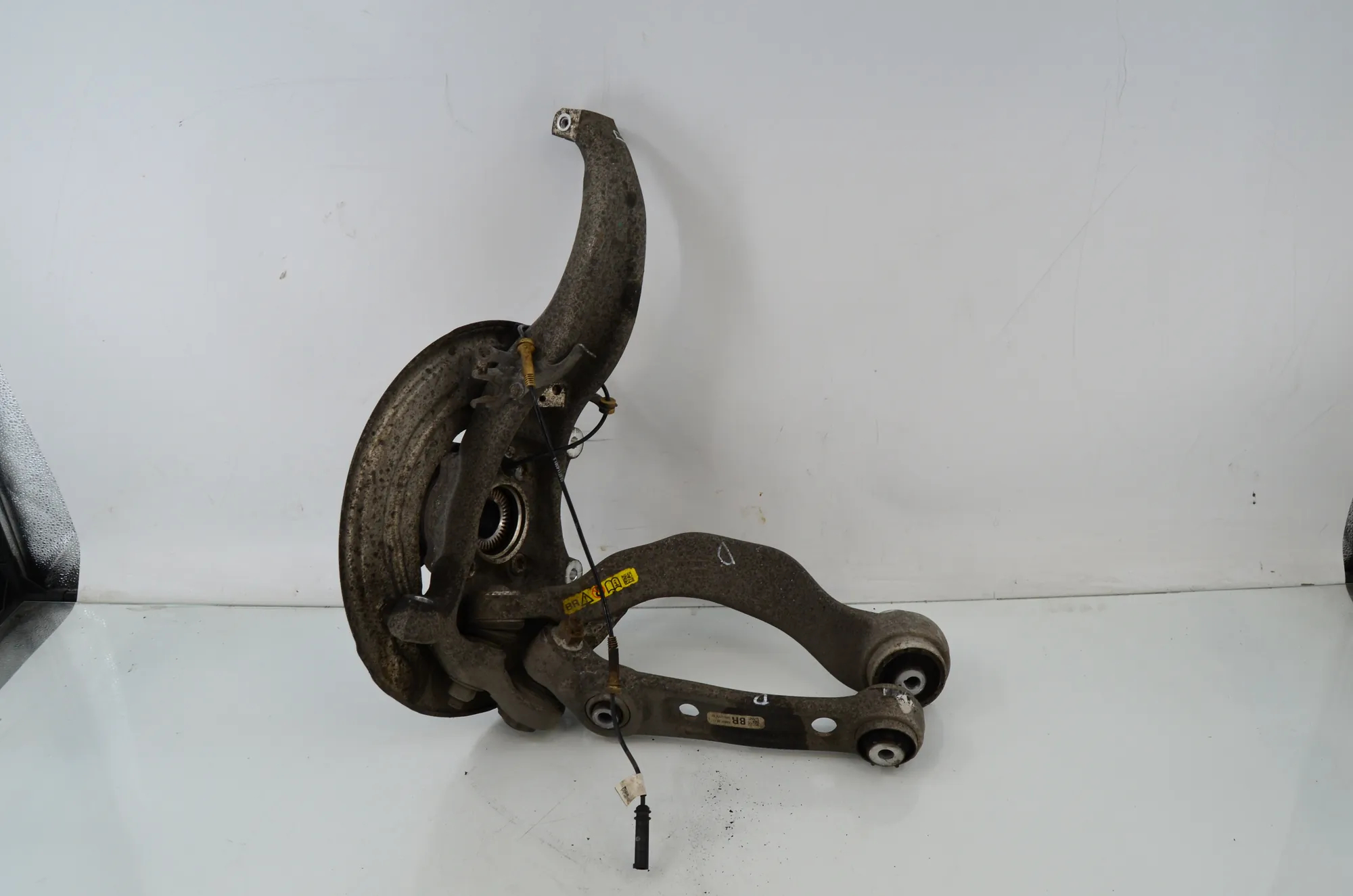Front Right Wheel Hub – OEM 6861158 · BMW 7 (G11, G12) 750 d, Ld xDrive 2016 – 4