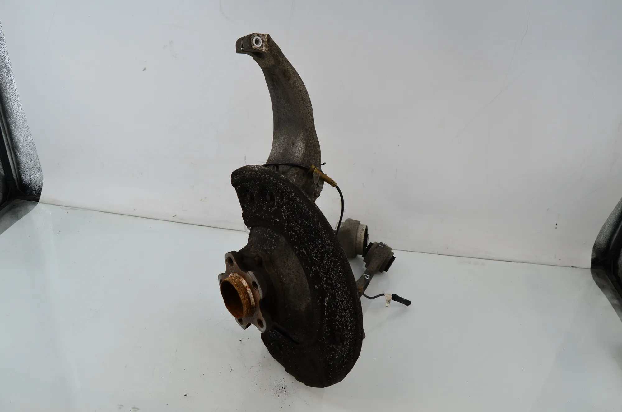 Front Right Wheel Hub – OEM 6861158 · BMW 7 (G11, G12) 750 d, Ld xDrive 2016 – 3