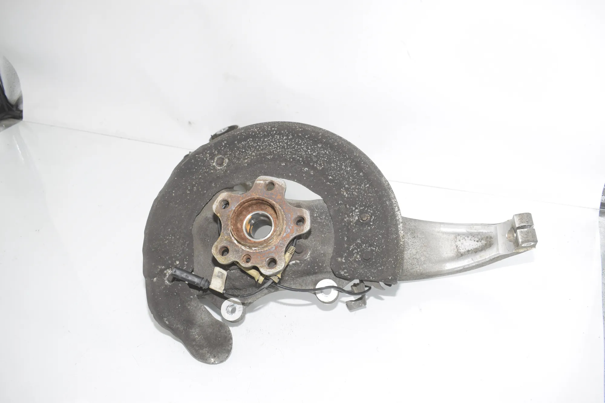 Front Left Wheel Hub – OEM 6861173 · BMW 7 (G11, G12) 750 d, Ld xDrive 2016 – 2