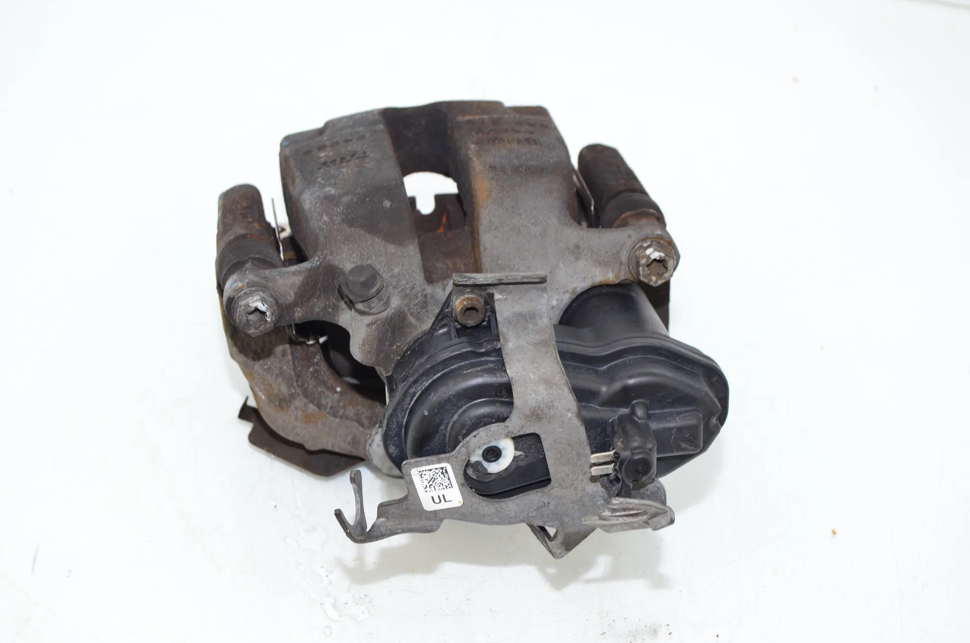 Rear Left Brake Caliper – OEM 6870571 · BMW 7 (G11, G12) 750 d, Ld xDrive 2016 – 2