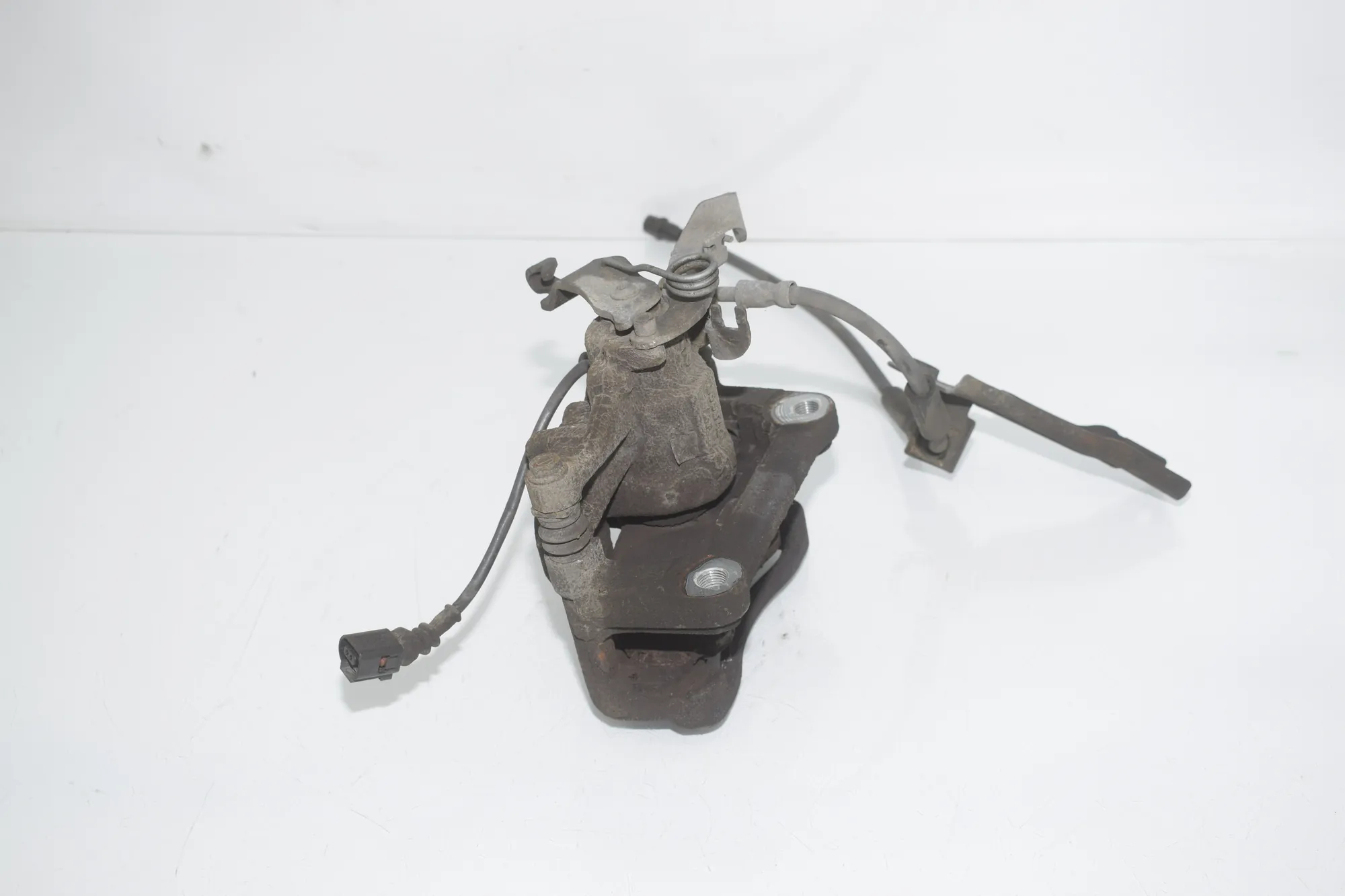 Front Left Brake Caliper – OEM 2N0615123 · VW CRAFTER Furgon (SY_) (2016 - -) 2.0 TDI 2022 – 2