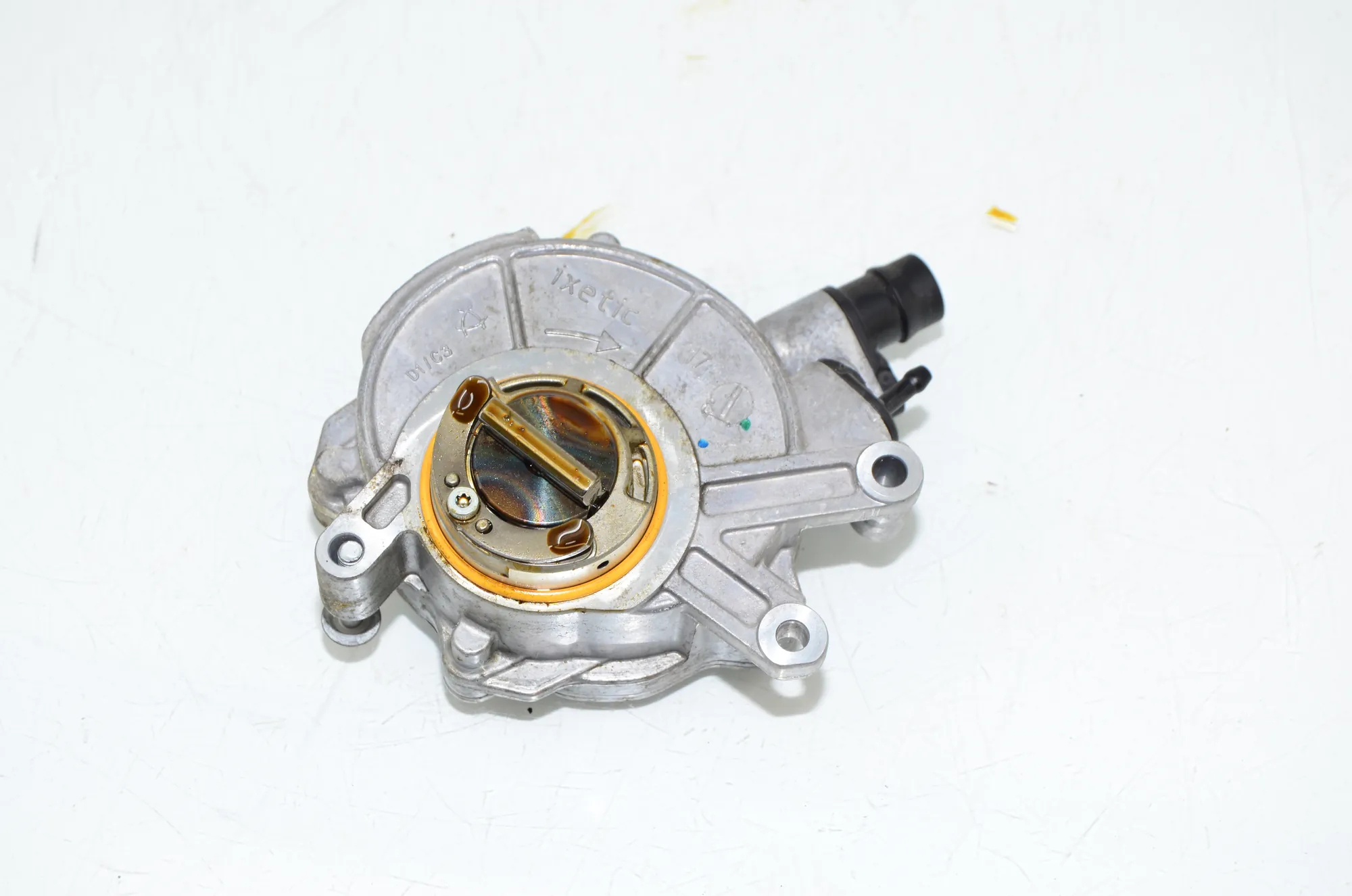 Vacuum Pump – OEM 8605976 · BMW X5 (F15, F85) M 2018 – 4
