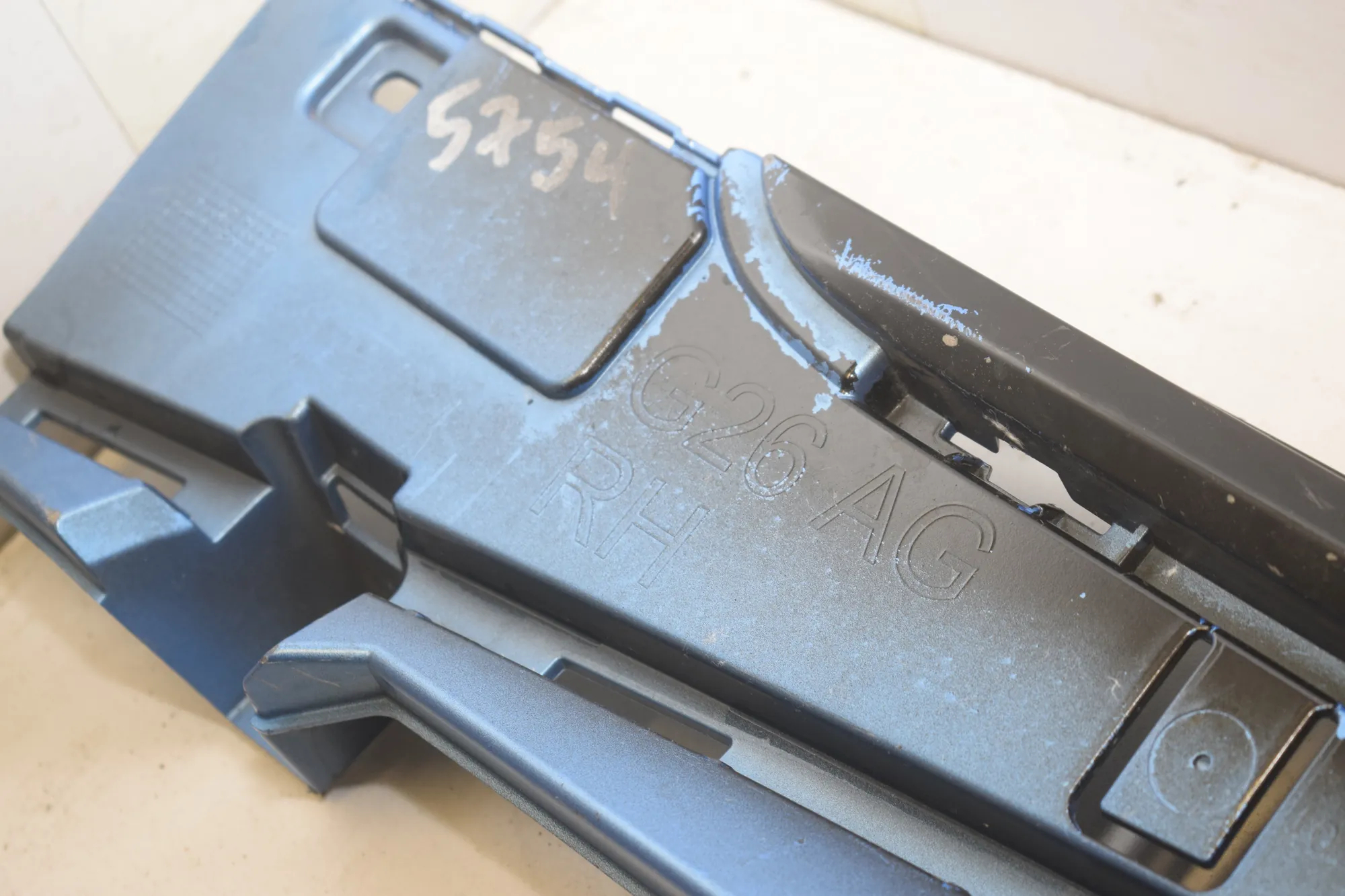 Sideskirt Bracket – OEM 7490700 · BMW i4 (G26) BMW i4 (G26) eDrive35 2022 – 5