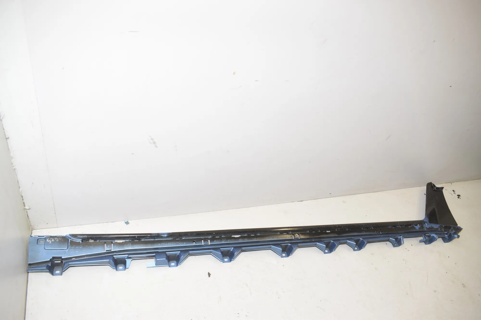 Sideskirt Bracket – OEM 7490700 · BMW i4 (G26) BMW i4 (G26) eDrive35 2022