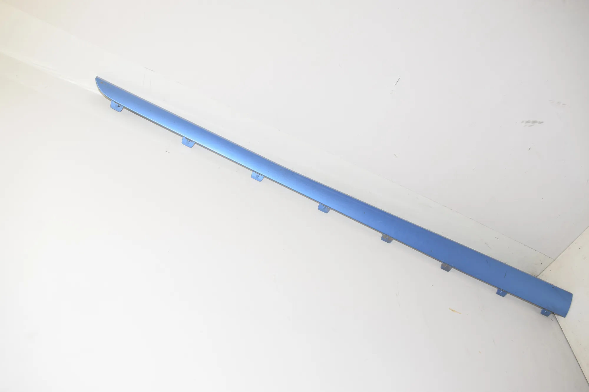 Right Side Plastic Sideskirt Cover – OEM 7369784 · BMW i3 (I01) Hybrid 2014
