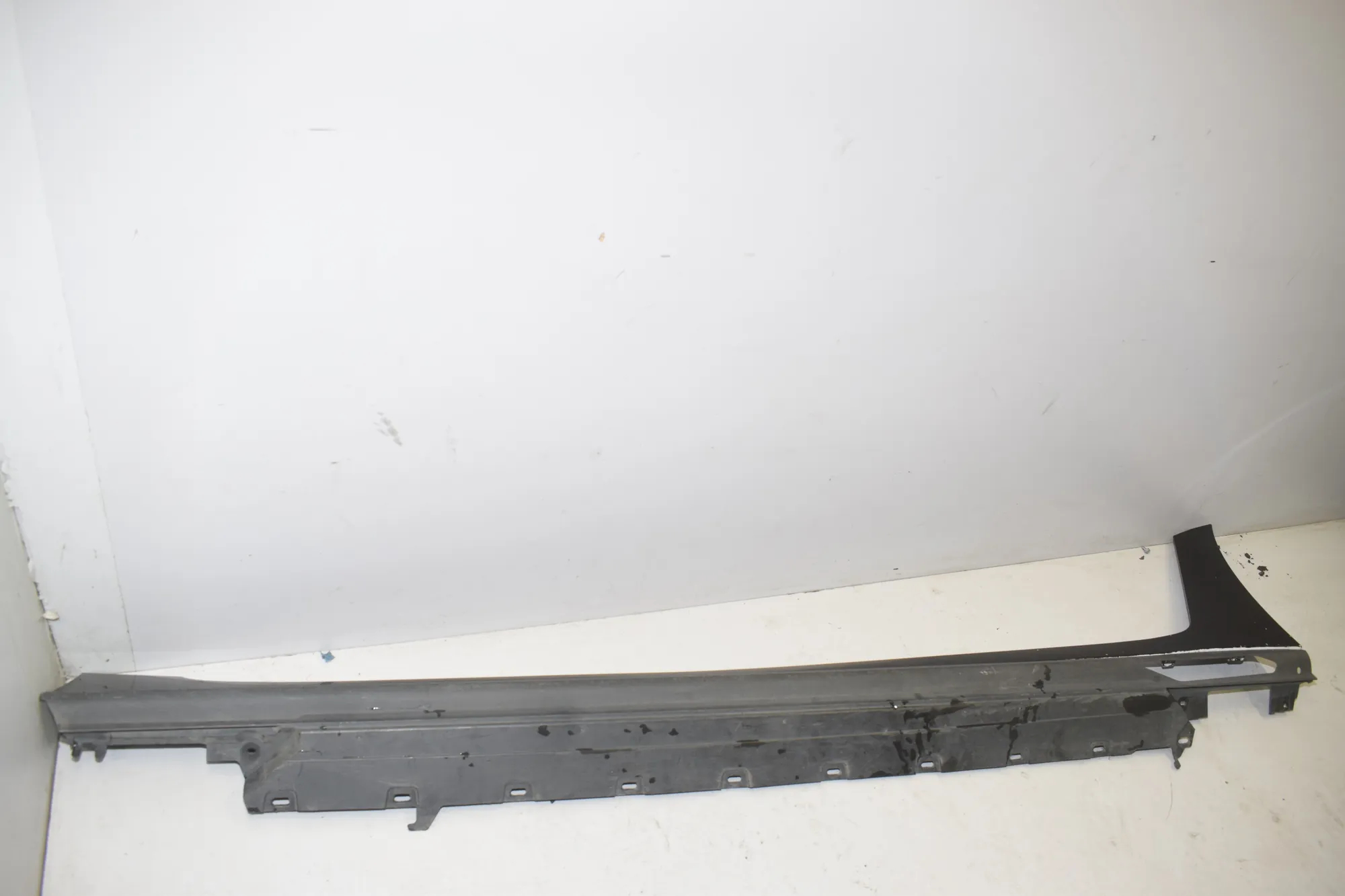 Right Side Plastic Sideskirt Cover · BMW i4 (G26) BMW i4 (G26) eDrive35 2022