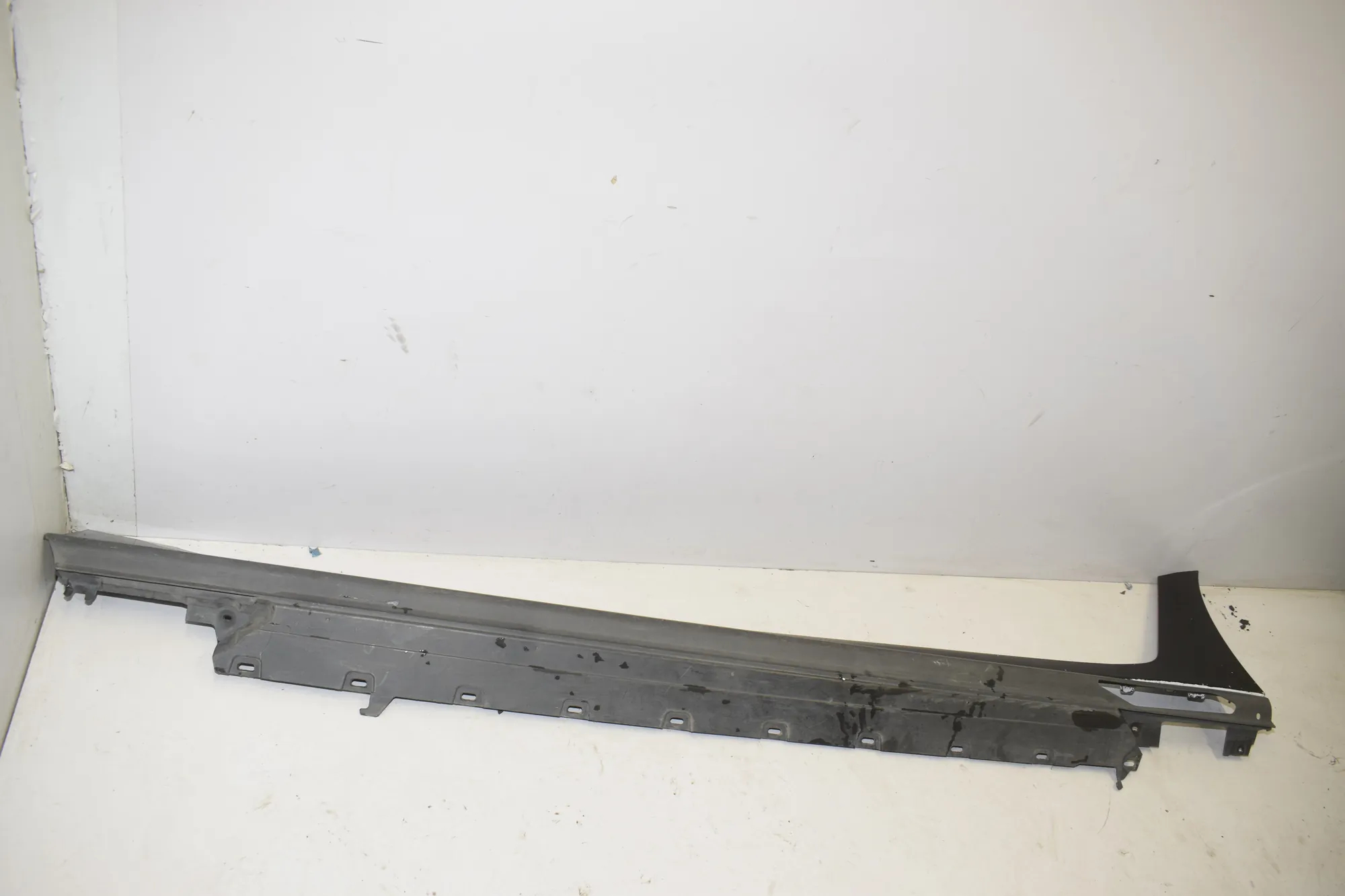 Right Side Plastic Sideskirt Cover · BMW i4 (G26) BMW i4 (G26) eDrive35 2022 – 2