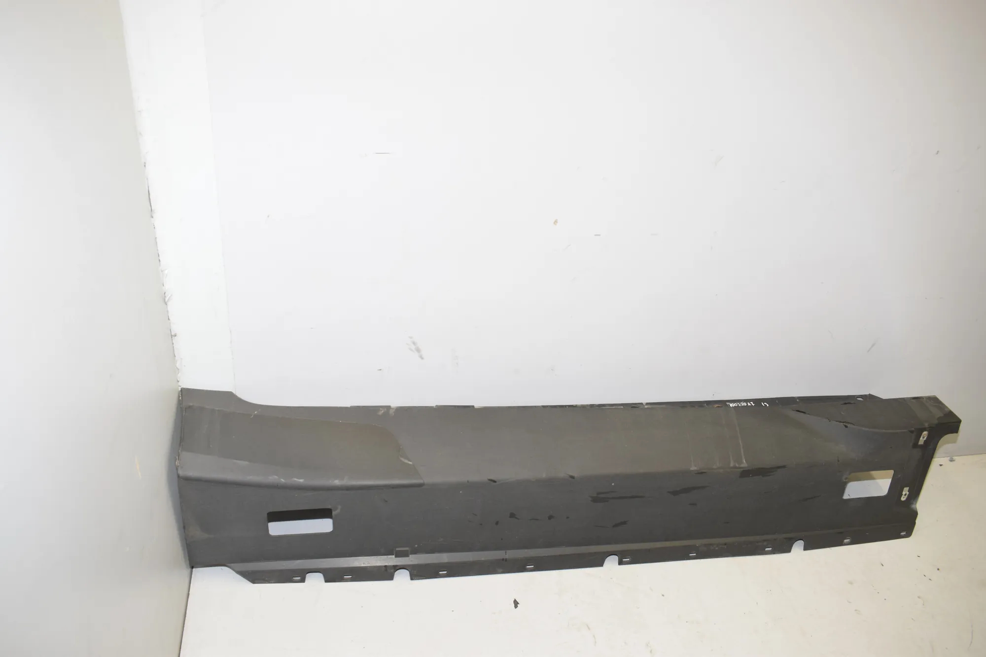 Right Side Plastic Sideskirt Cover – OEM 7255134 · BMW i3 (I01) Hybrid 2014 – 2