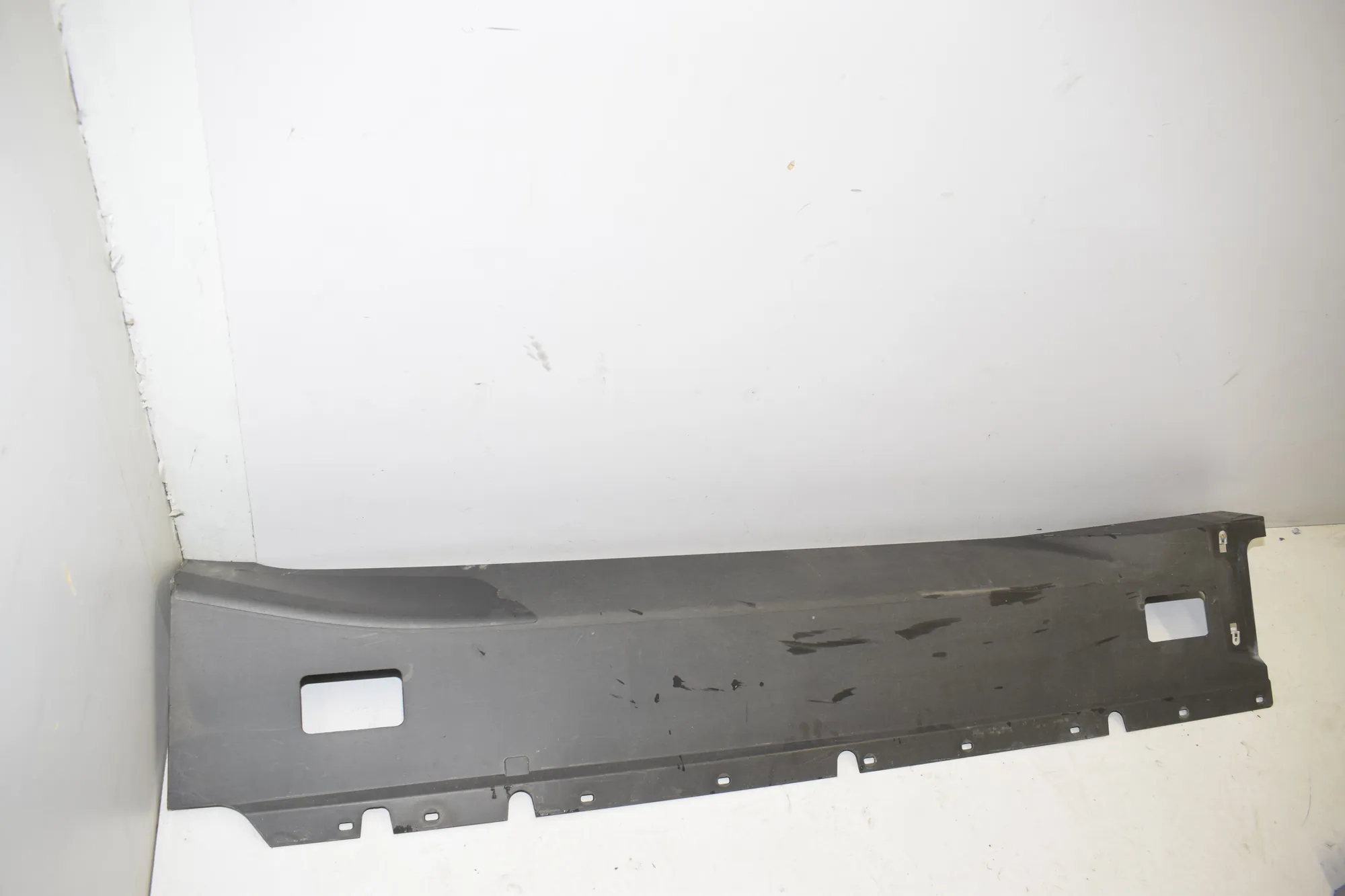 Right Side Plastic Sideskirt Cover – OEM 7255134 · BMW i3 (I01) Hybrid 2014