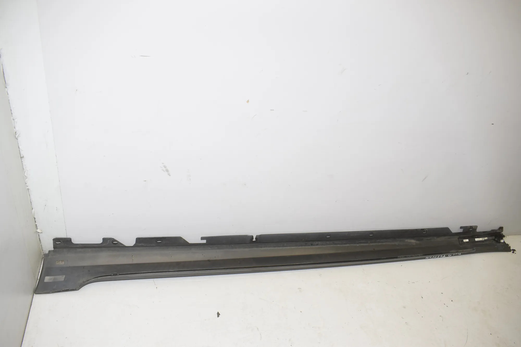 Right Side Plastic Sideskirt Cover – OEM 7357128 · BMW 7 (G11, G12) 750 d, Ld xDrive 2016 – 4