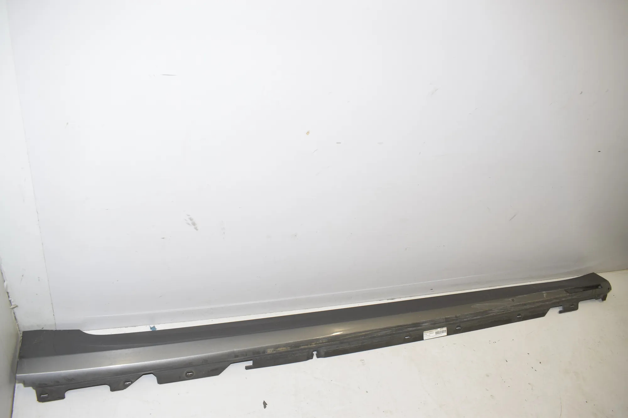 Right Side Plastic Sideskirt Cover – OEM 7357128 · BMW 7 (G11, G12) 750 d, Ld xDrive 2016
