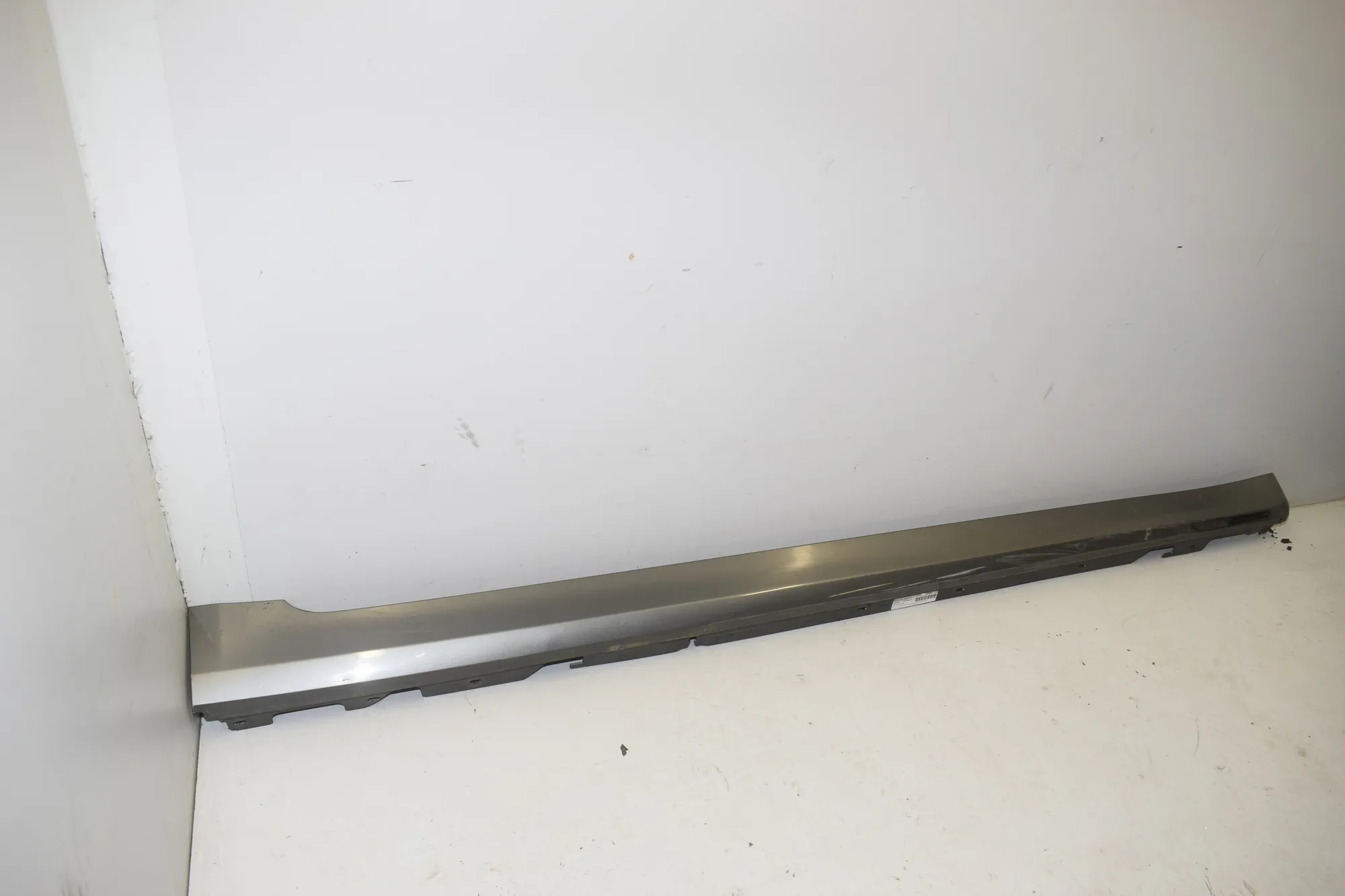 Right Side Plastic Sideskirt Cover – OEM 7357128 · BMW 7 (G11, G12) 750 d, Ld xDrive 2016 – 3