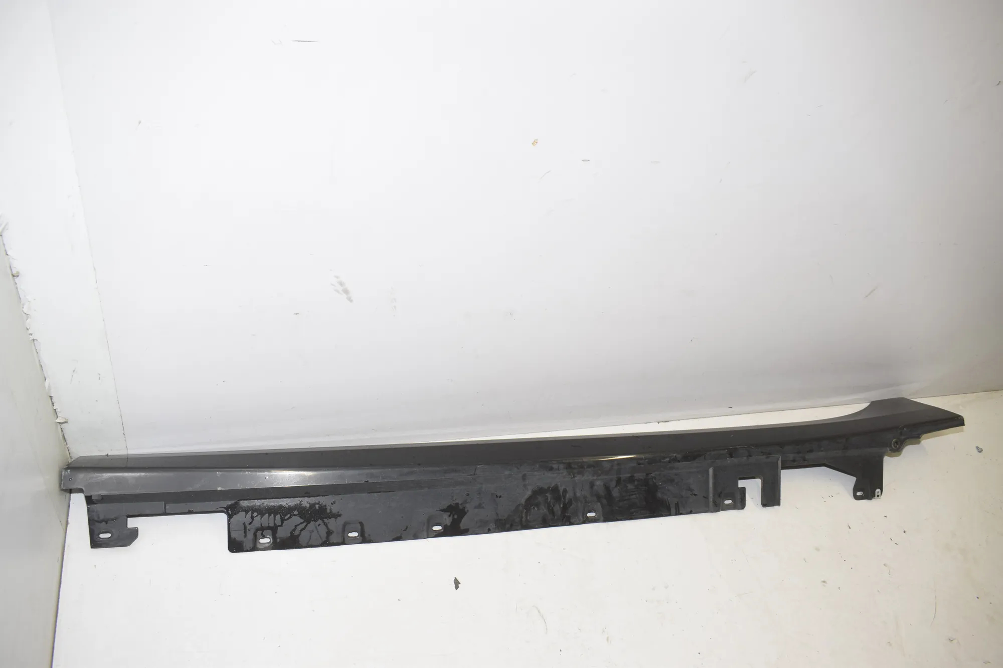 Left Side Plastic Sideskirt Cover – OEM 7461381 · BMW 1 (F40) BMW 1 (F40) (F40) 118i 2021 – 2