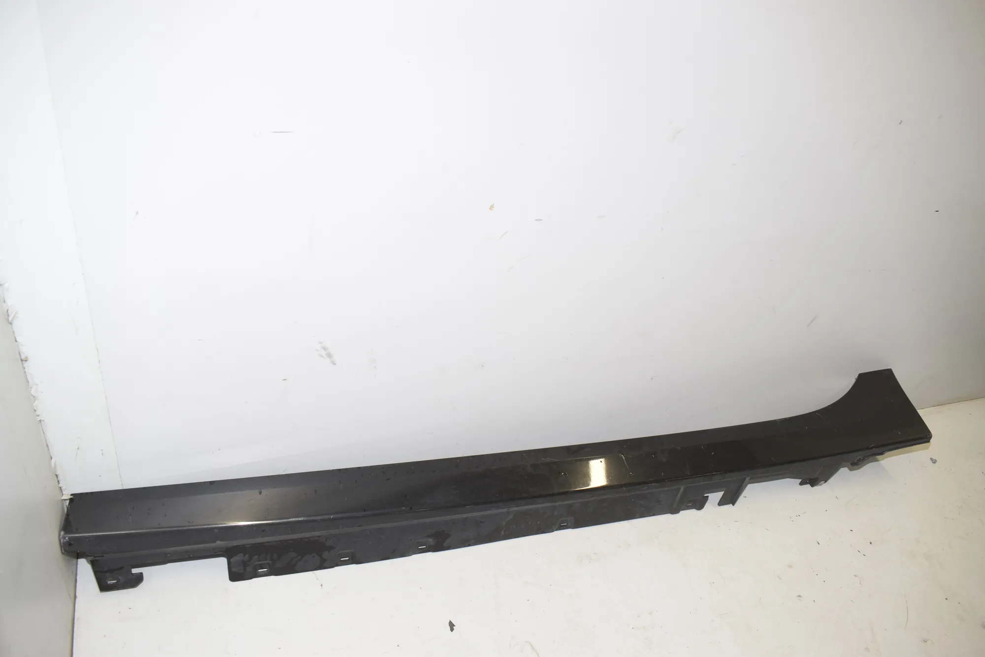 Left Side Plastic Sideskirt Cover – OEM 7461381 · BMW 1 (F40) BMW 1 (F40) (F40) 118i 2021 – 3