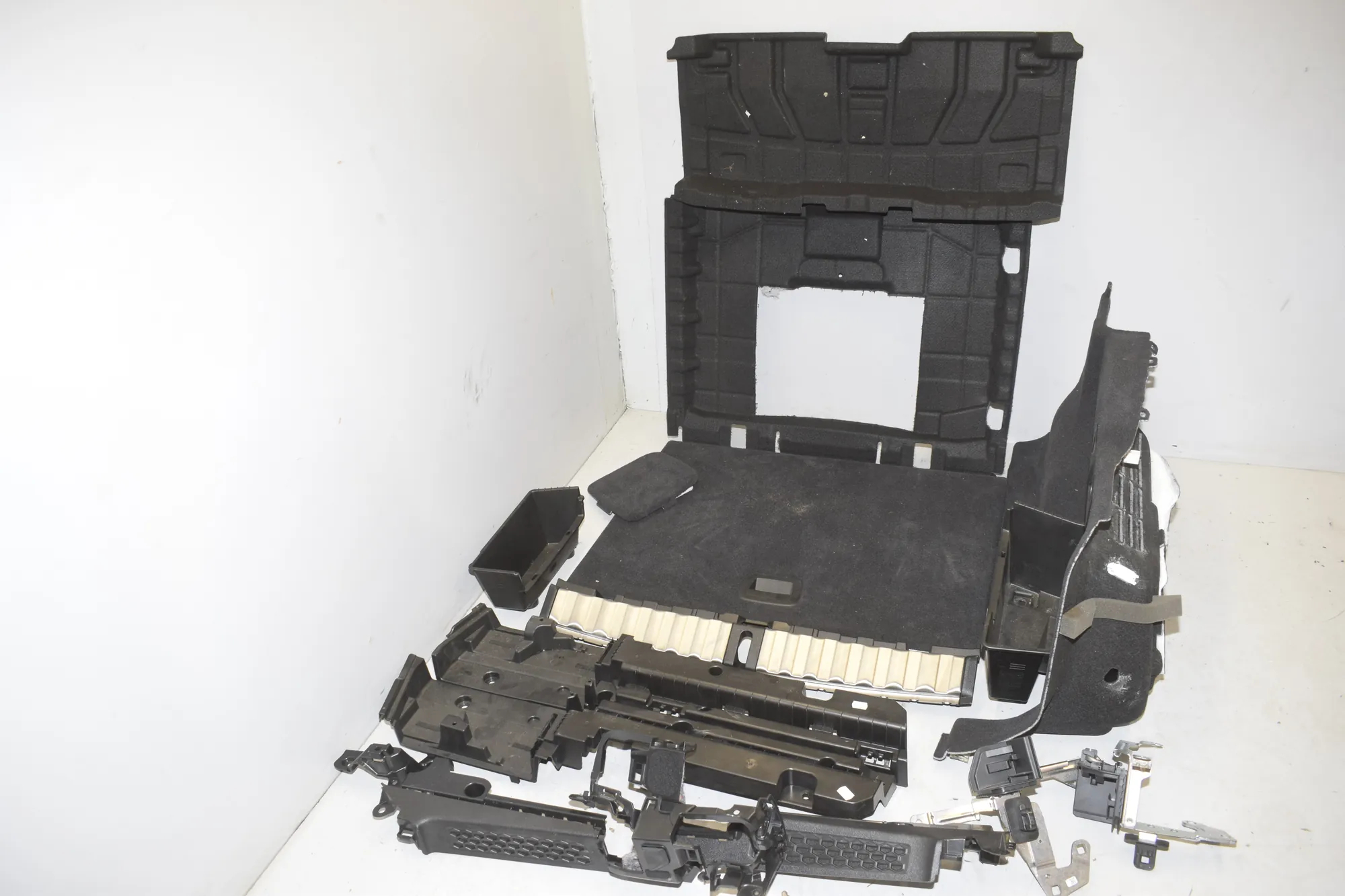 Trunk Trim Kit – OEM 7450658 · BMW 3 Touring (G21) (2019 - -) 318 i 2023 – 6