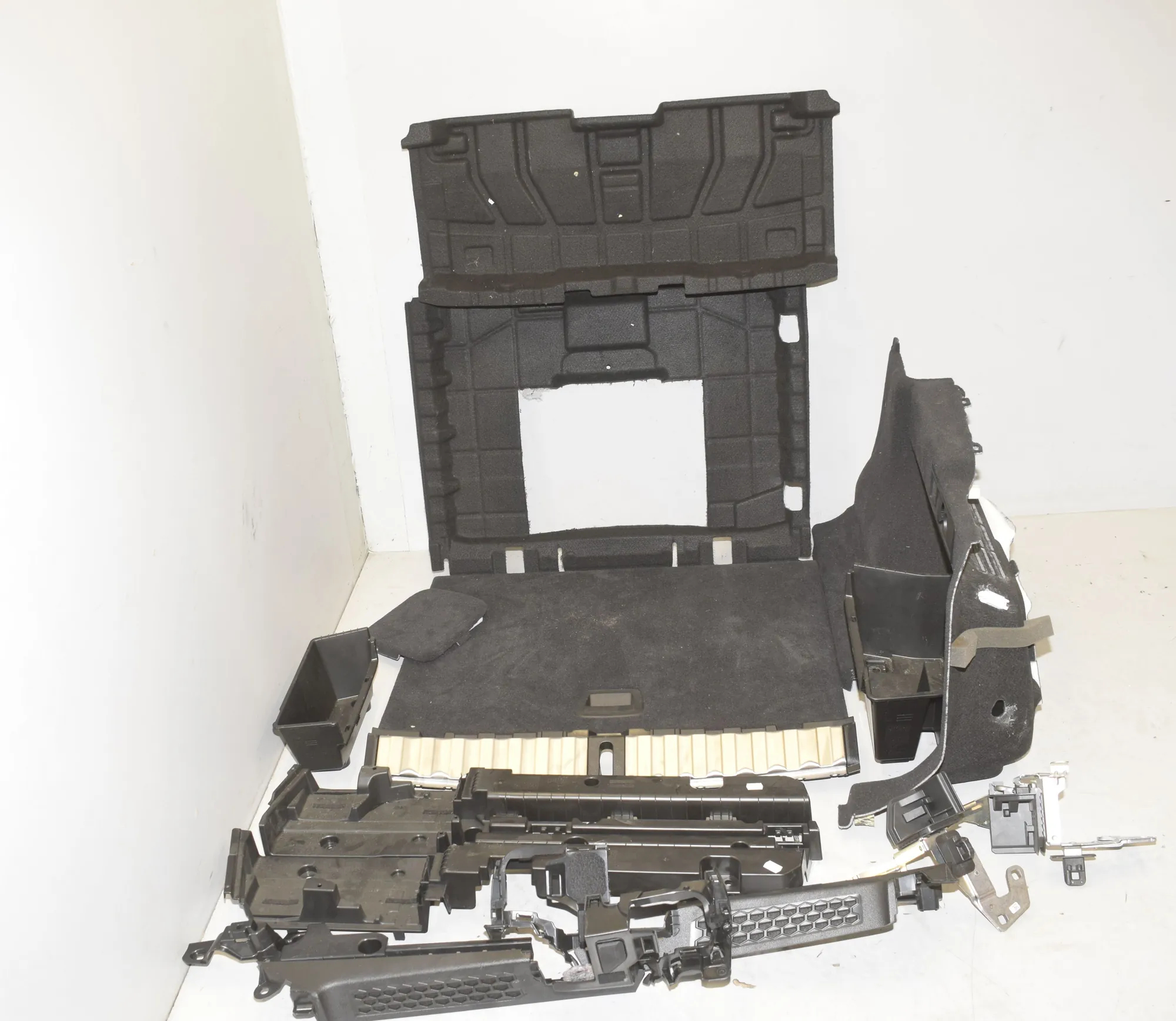 Trunk Trim Kit – OEM 7450658 · BMW 3 Touring (G21) (2019 - -) 318 i 2023 – 4