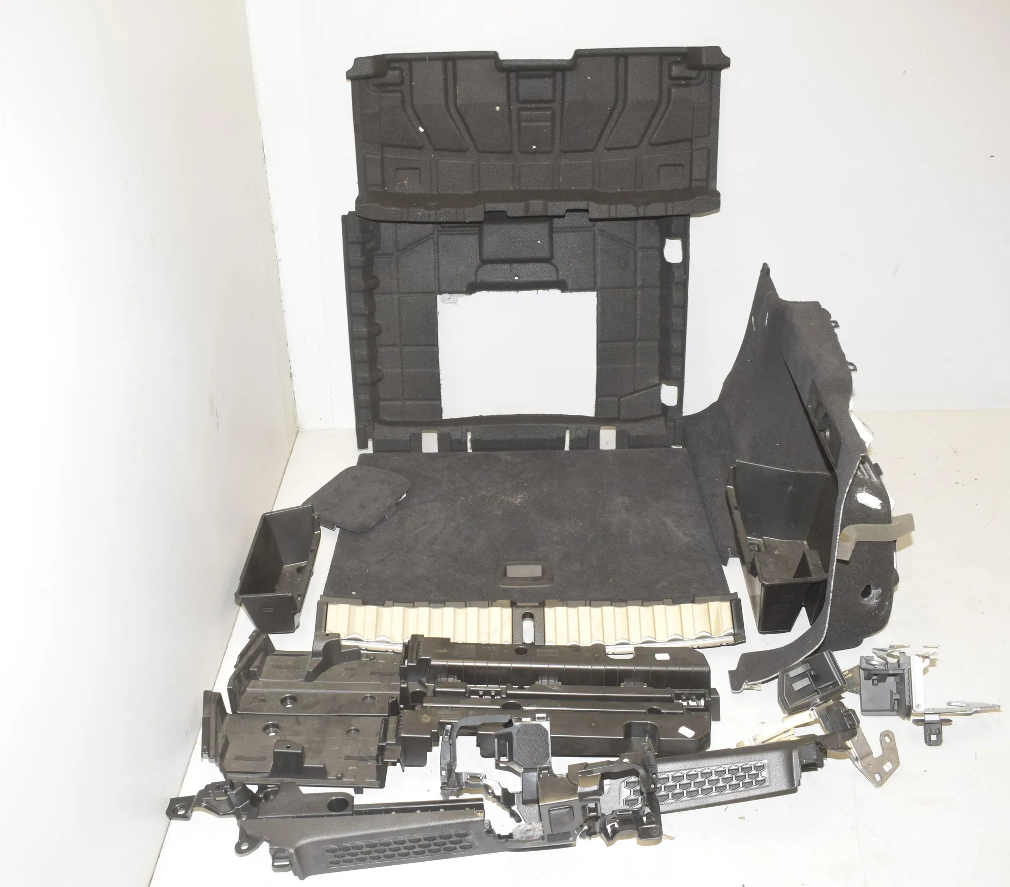 Trunk Trim Kit – OEM 7450658 · BMW 3 Touring (G21) (2019 - -) 318 i 2023 – 2