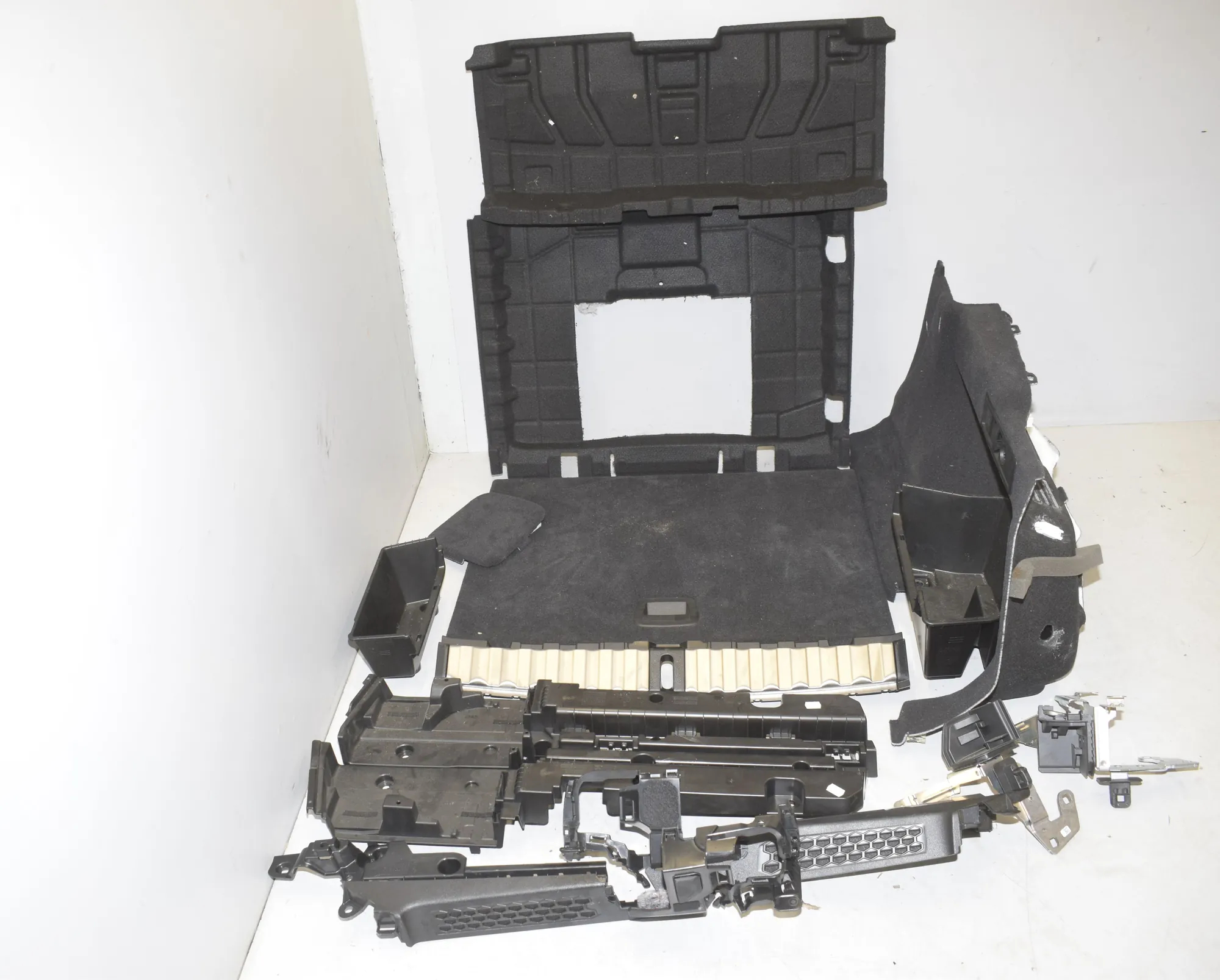 Trunk Trim Kit – OEM 7450658 · BMW 3 Touring (G21) (2019 - -) 318 i 2023