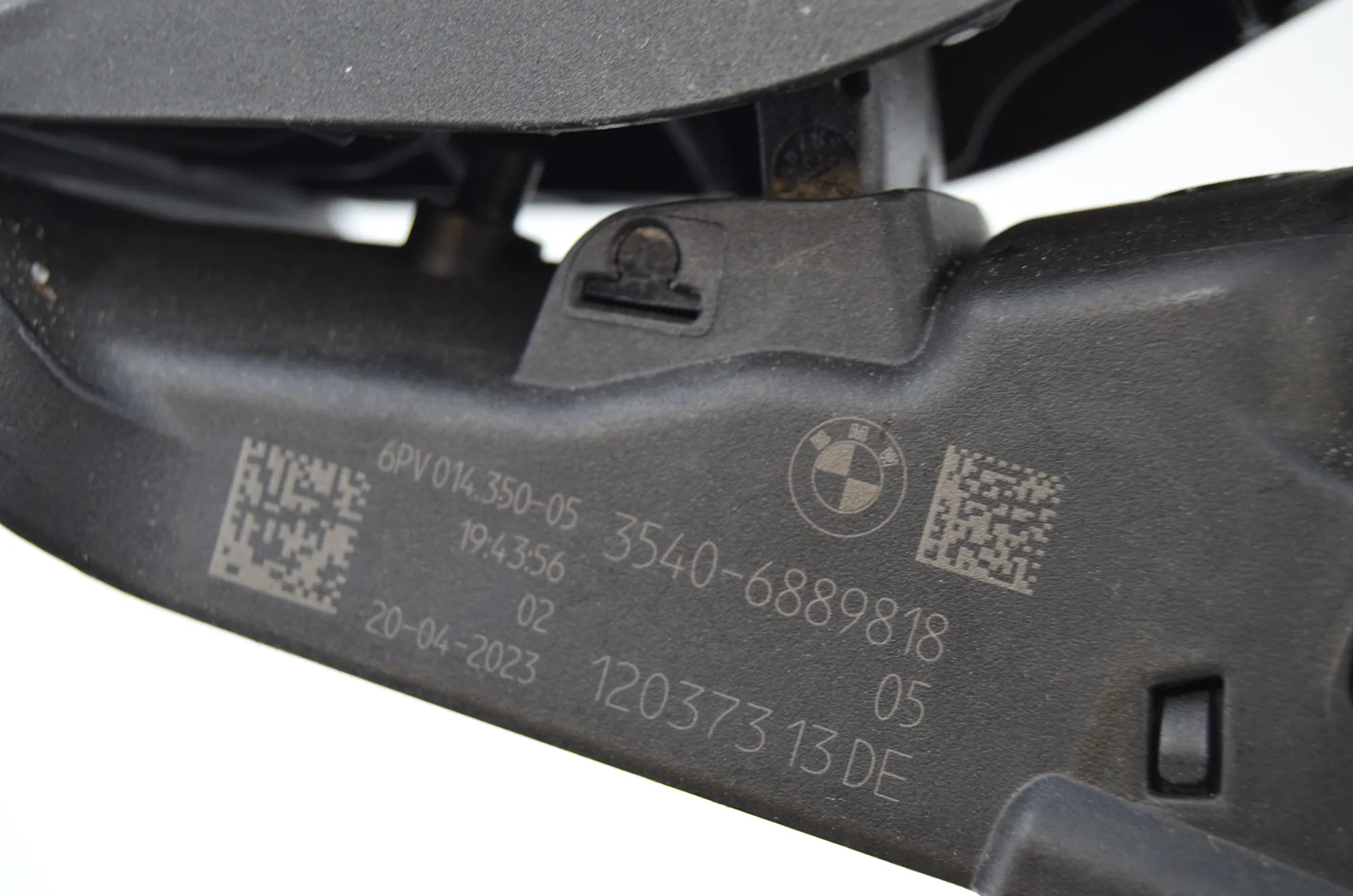 Throttle Pedal – OEM 6889818 · BMW 3 Touring (G21) (2019 - -) 318 i 2023 – 4