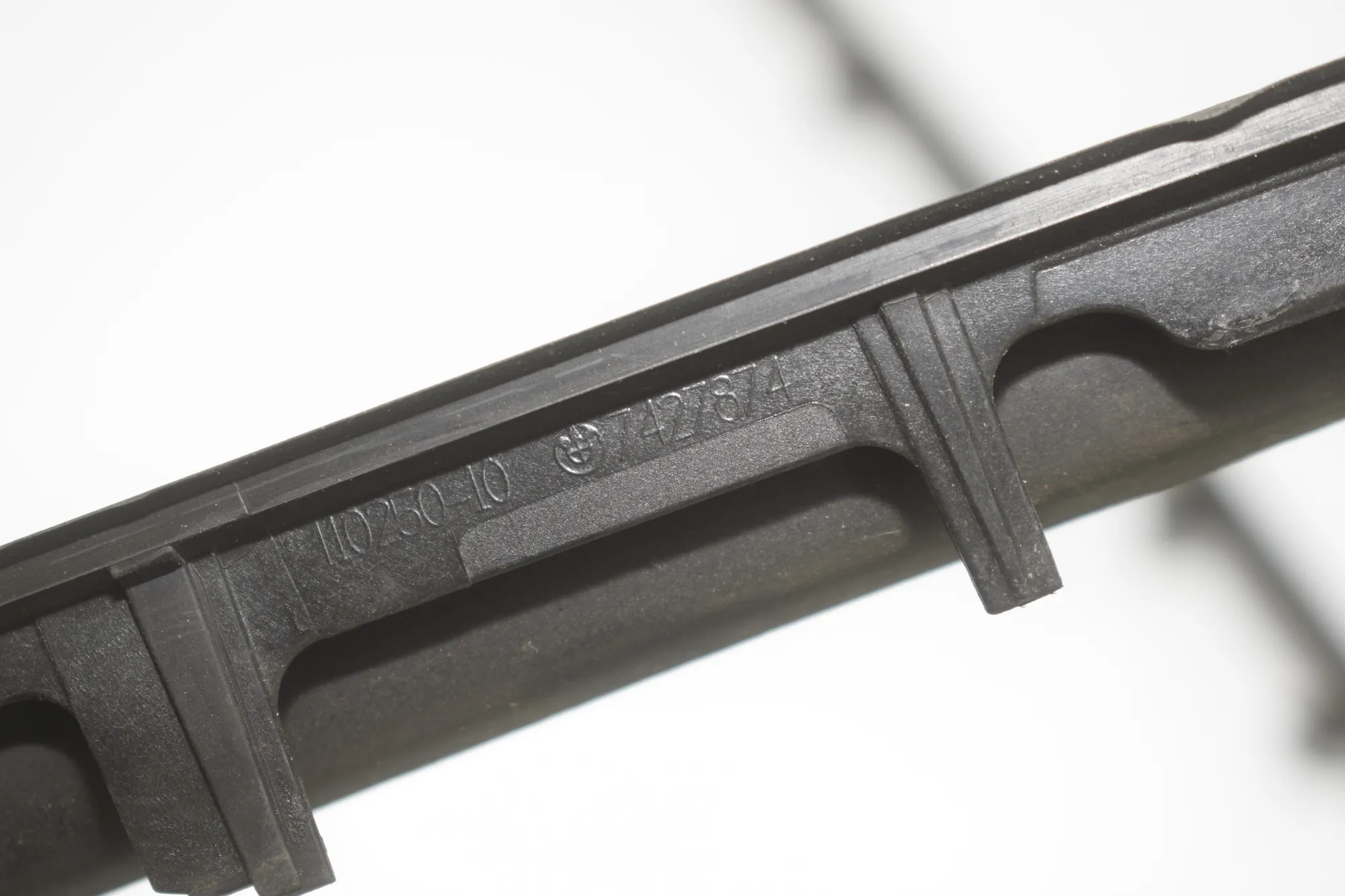 Front Windshield Trim – OEM 7427874 · BMW 3 Touring (G21) (2019 - -) 318 i 2023 – 4