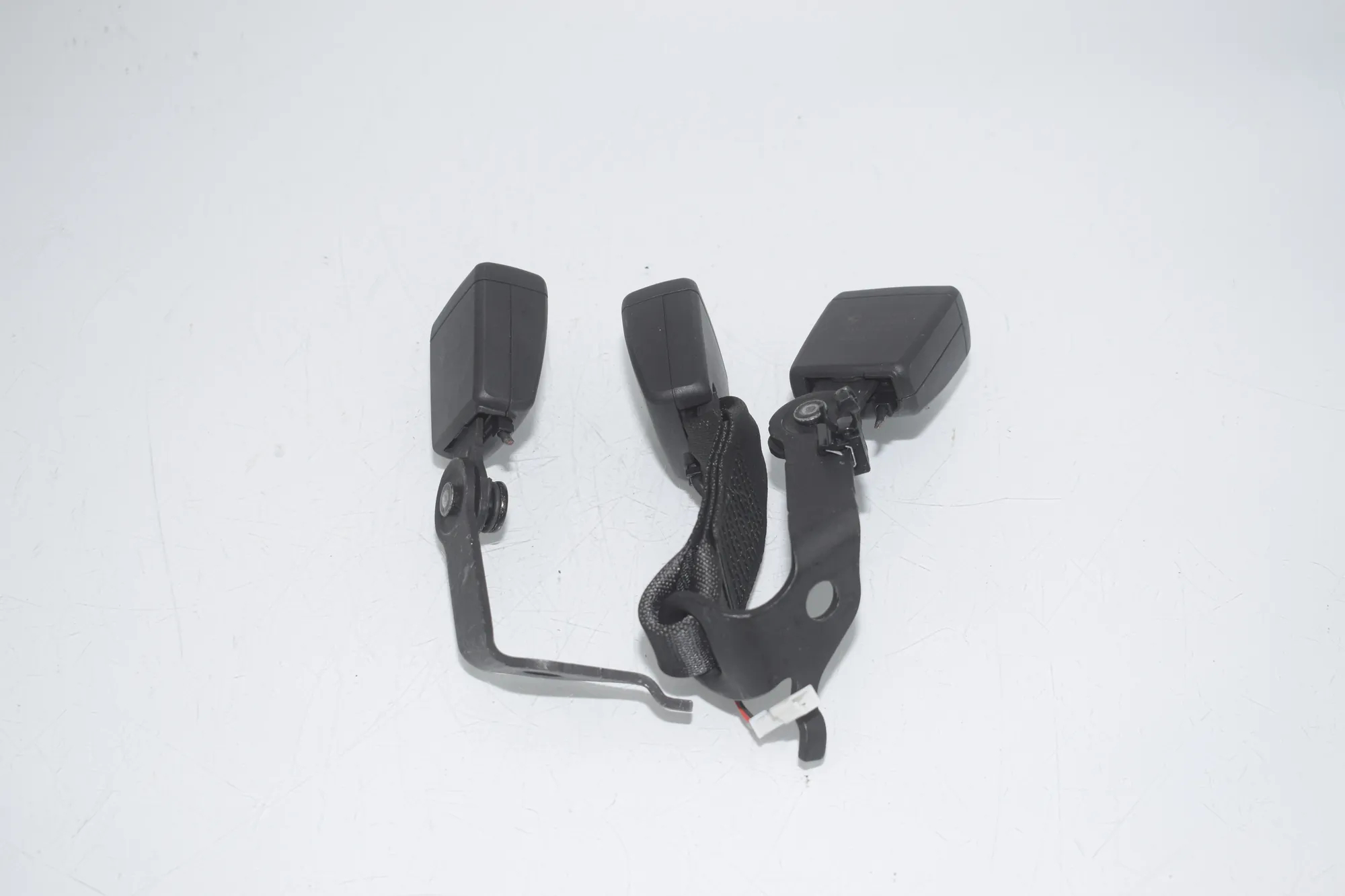 Rear Left Seat Buckle – OEM 7442031 · BMW 3 Touring (G21) (2019 - -) 318 i 2023 – 2