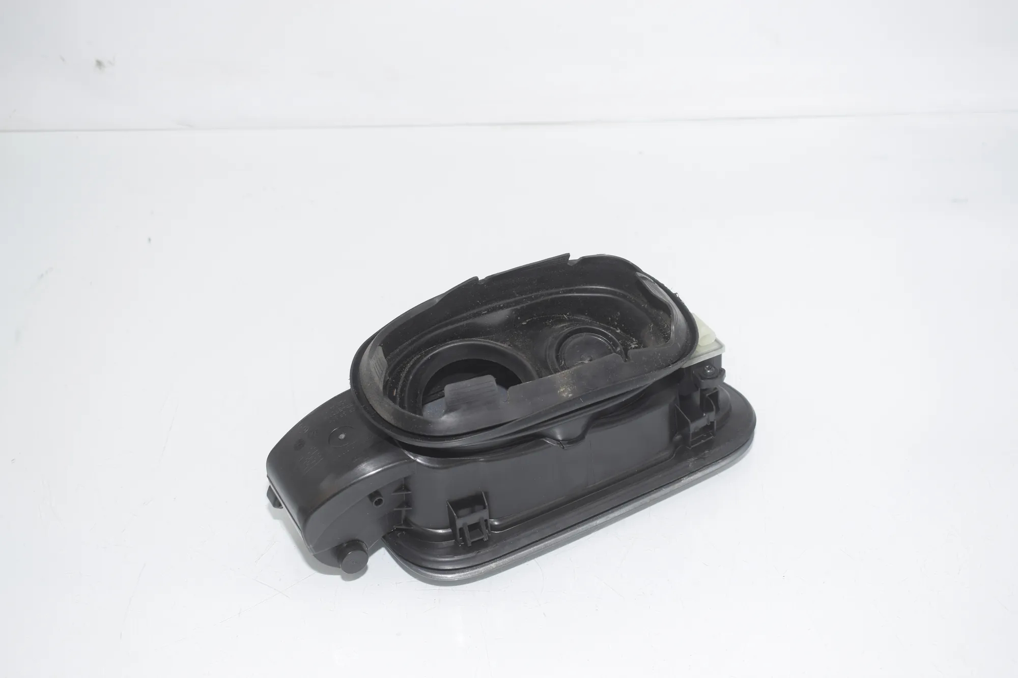 Fuel Tank Flap Cap – OEM 7433409 · BMW 3 Touring (G21) (2019 - -) 318 i 2023 – 4