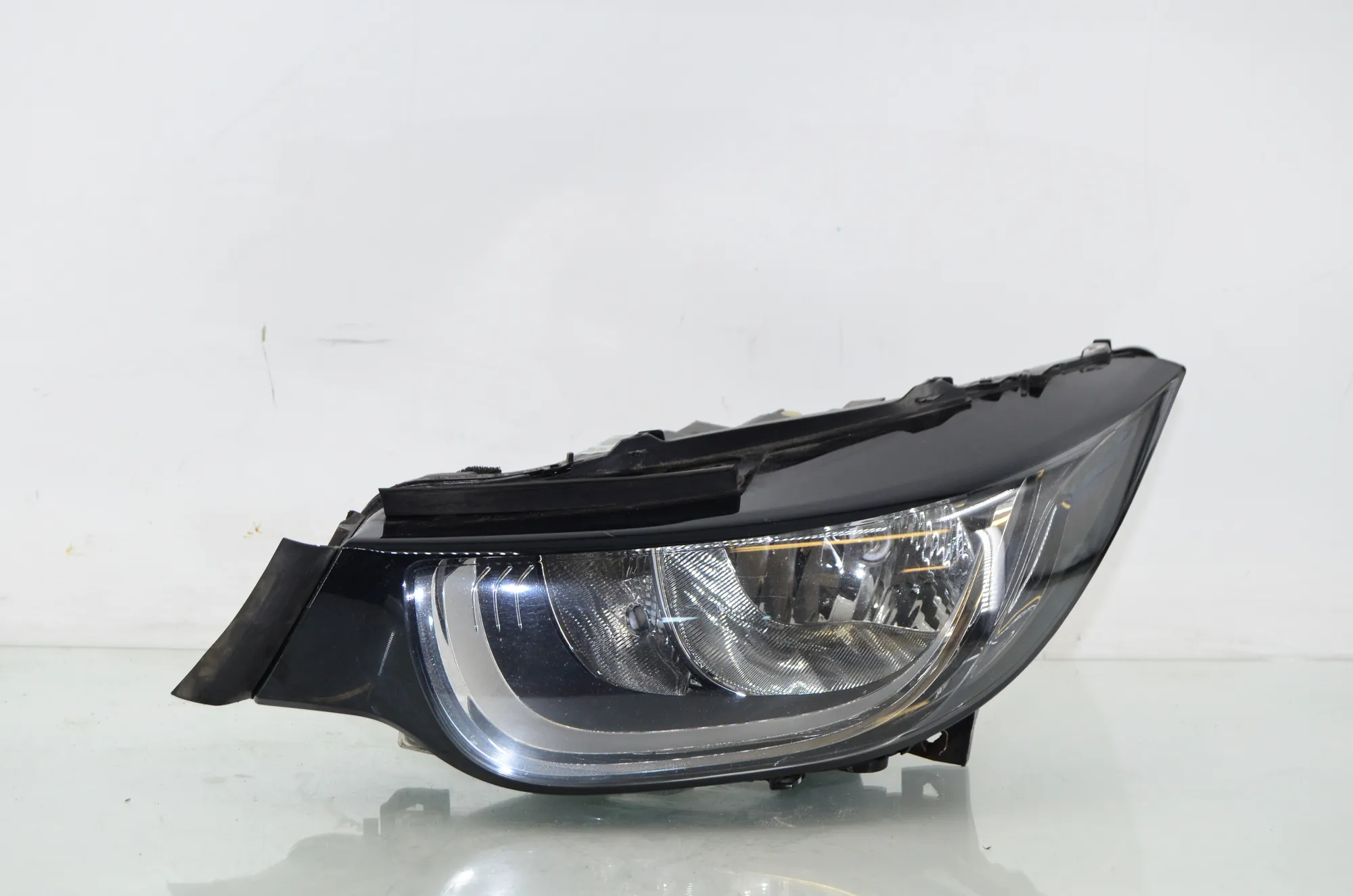 Front Left Headlight – OEM 7345009 · BMW i3 (I01) Electric 2014