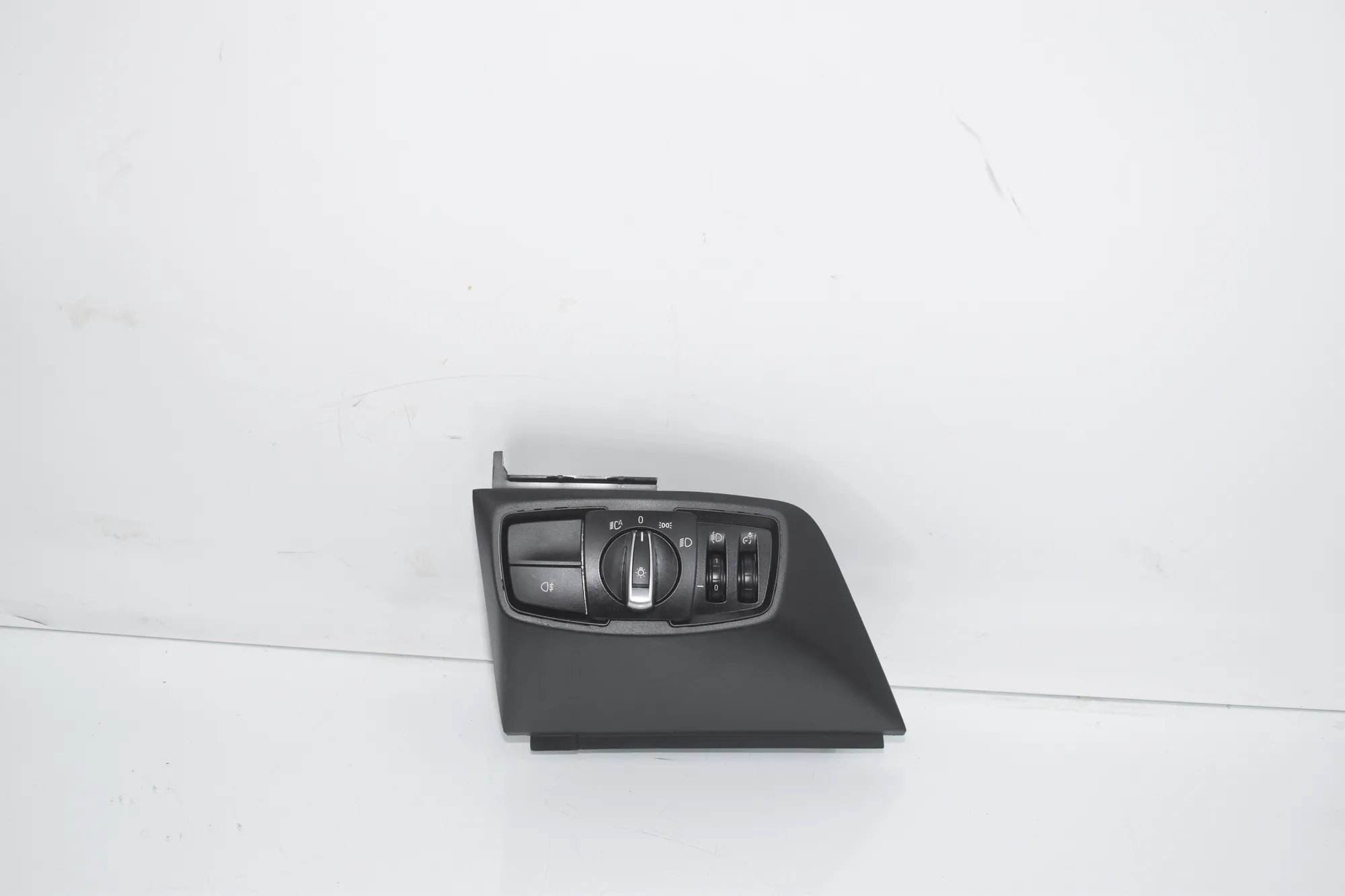 Headlight Switch Control Unit – OEM 9311725 · BMW i3 (I01) Electric 2014 – 2