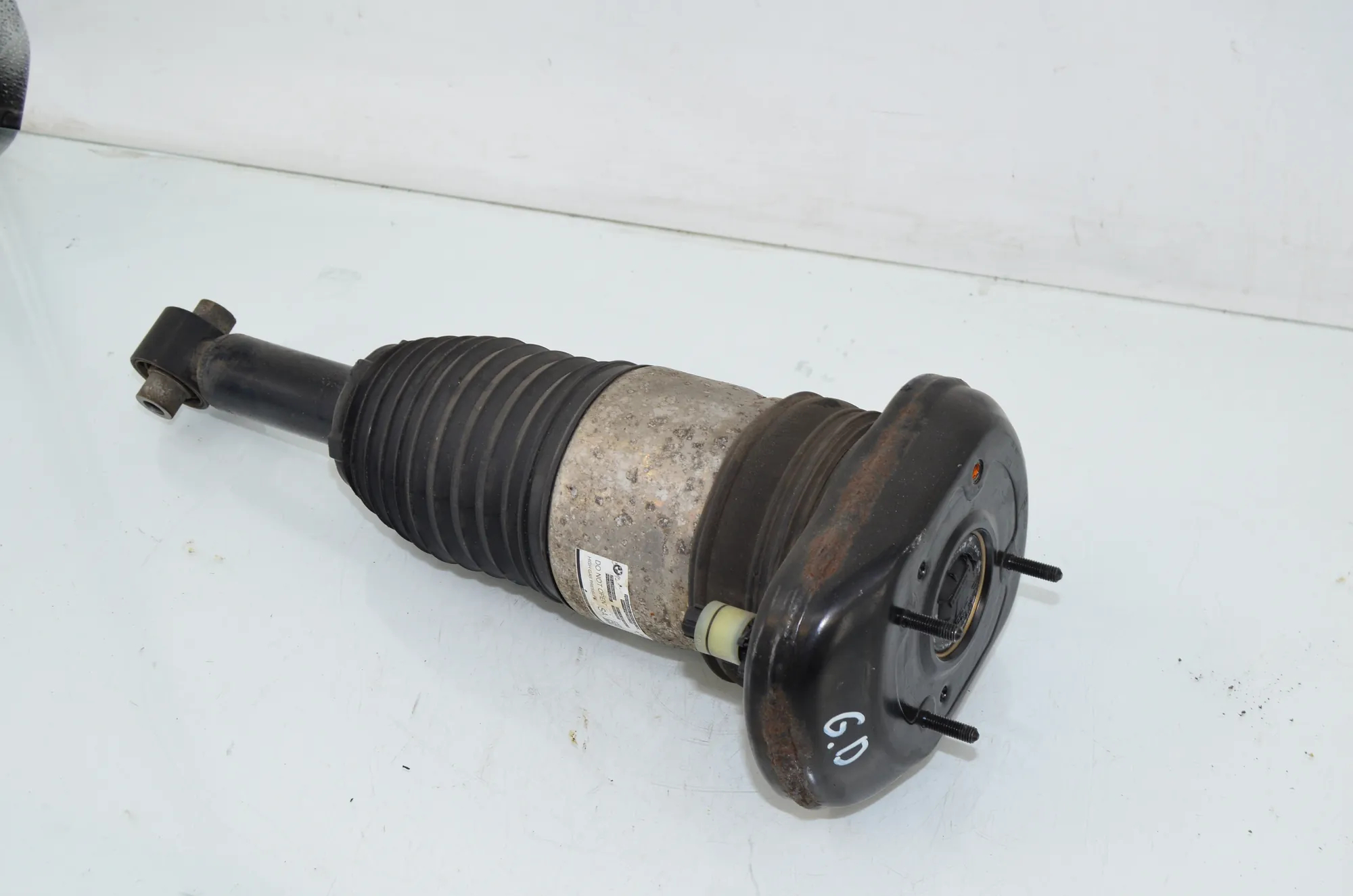 Rear Right Shock Absorber – OEM 6897850 · BMW 5 Touring (G31) (2017 - -) 520 d 2019 – 3