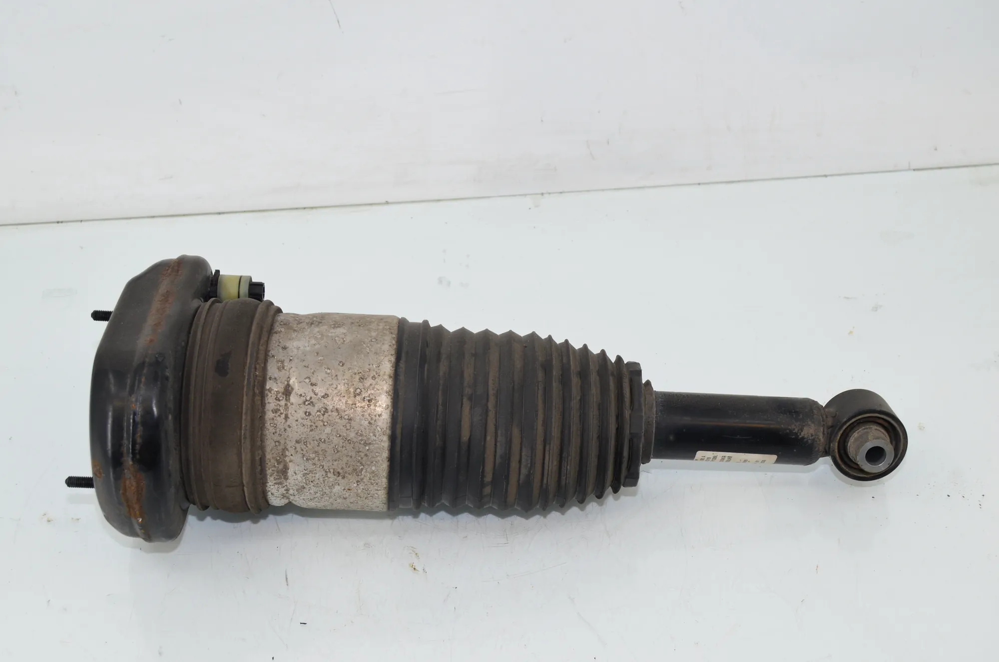 Rear Right Shock Absorber – OEM 6897850 · BMW 5 Touring (G31) (2017 - -) 520 d 2019