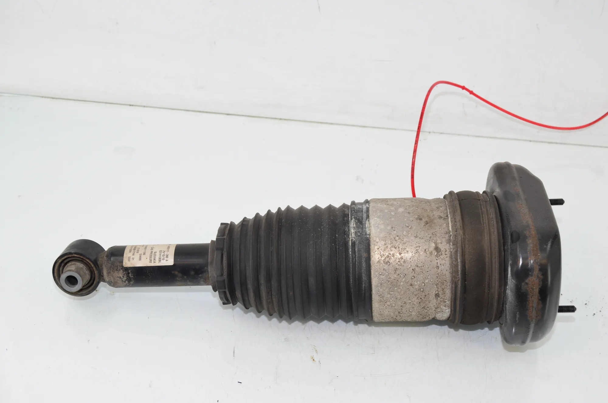 Rear Left Shock Absorber – OEM 6897849 · BMW 5 Touring (G31) (2017 - -) 520 d 2019 – 3