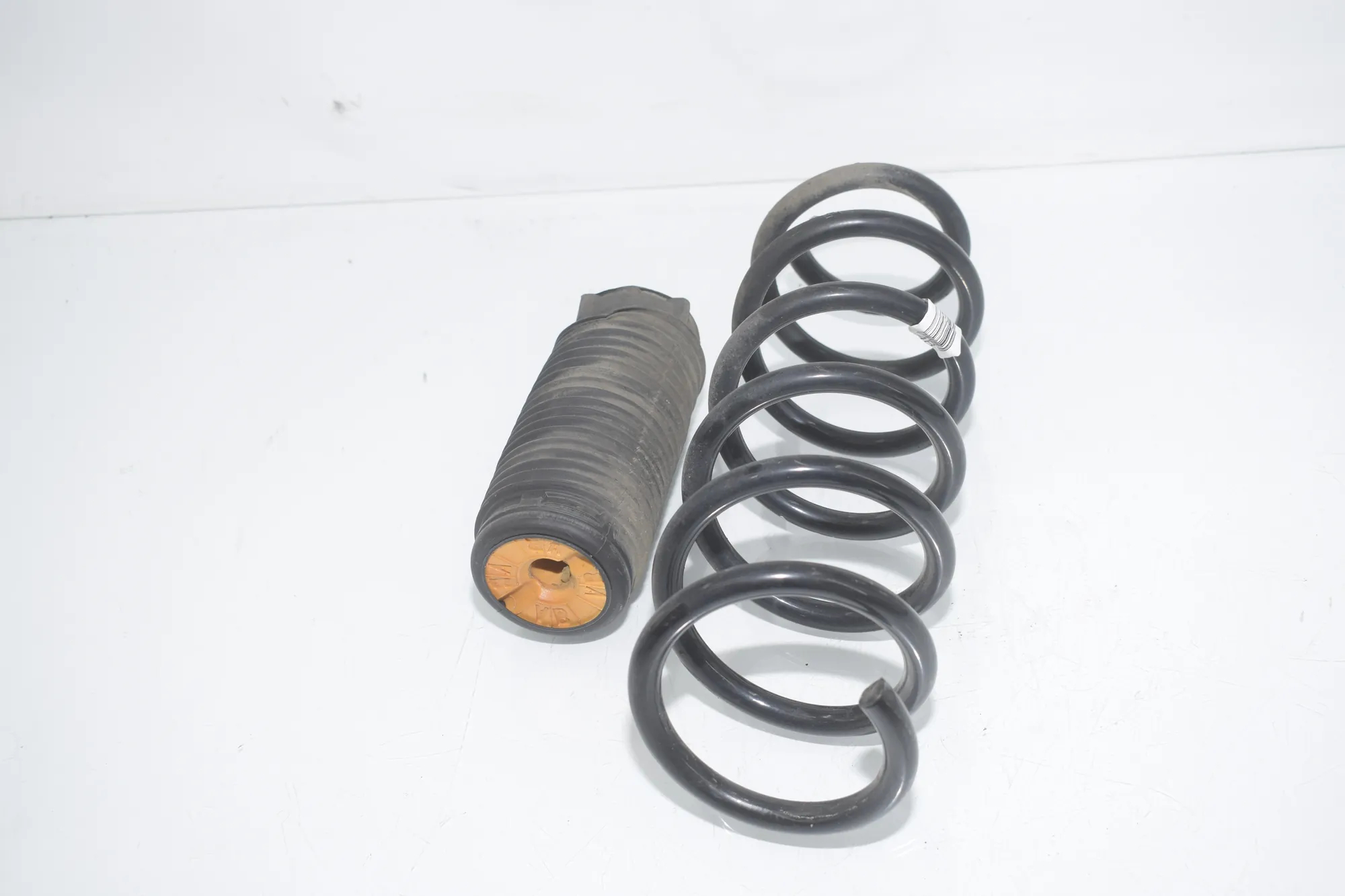 Front Left Coil Spring – OEM 6882393 · BMW 5 Touring (G31) (2017 - -) 520 d 2019 – 2