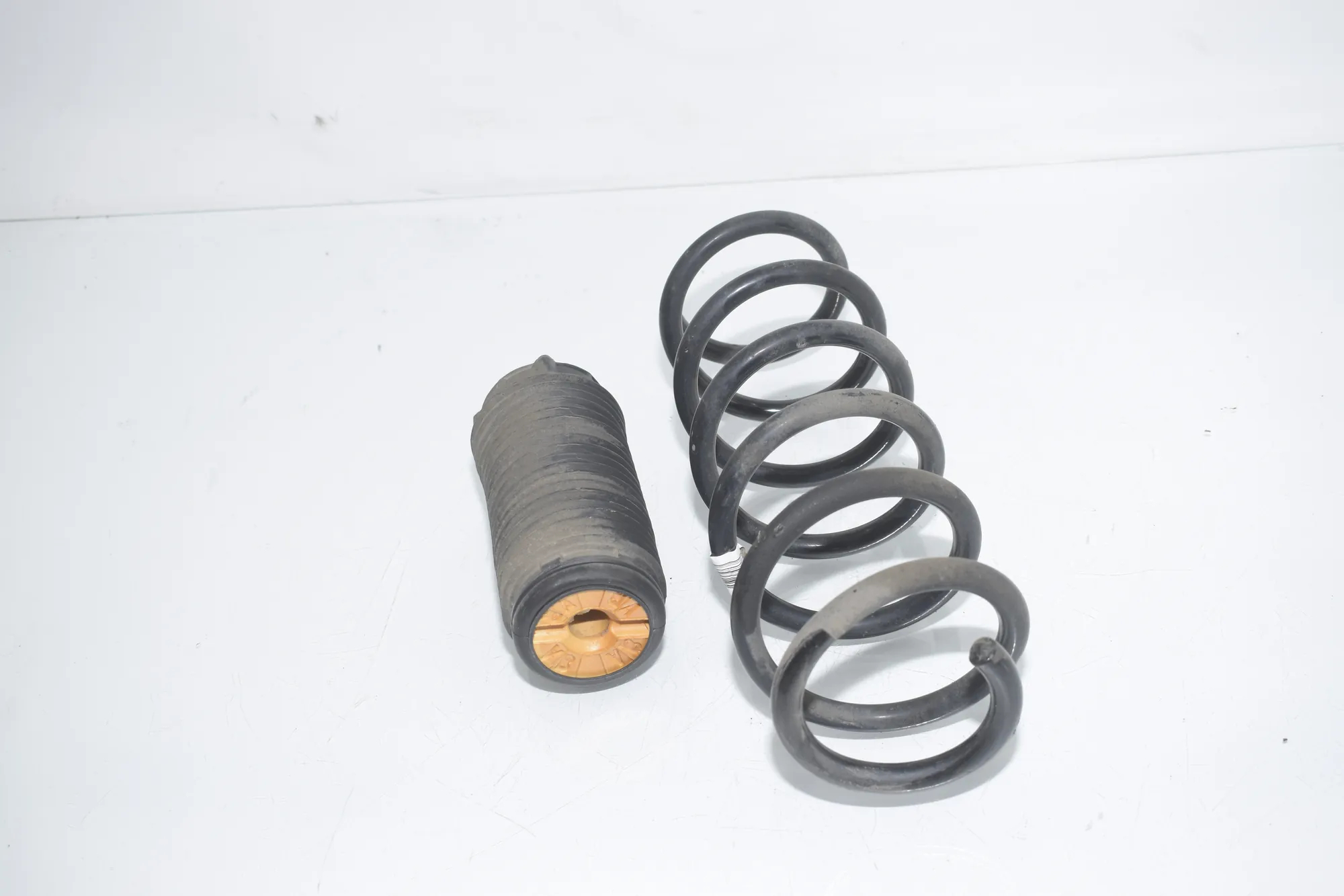 Front Left Coil Spring – OEM 6882393 · BMW 5 Touring (G31) (2017 - -) 520 d 2019 – 3