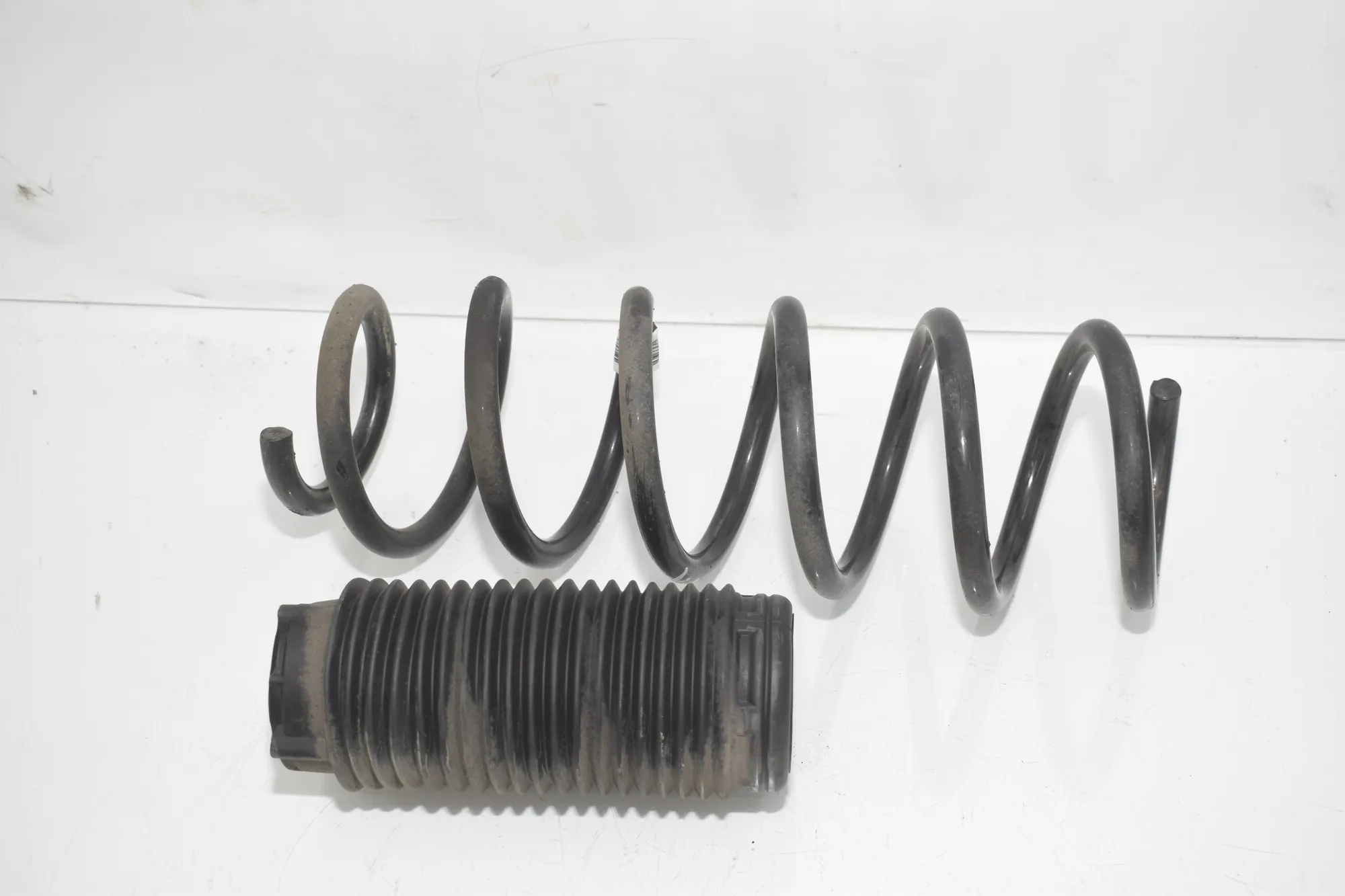 Front Left Coil Spring – OEM 6882393 · BMW 5 Touring (G31) (2017 - -) 520 d 2019